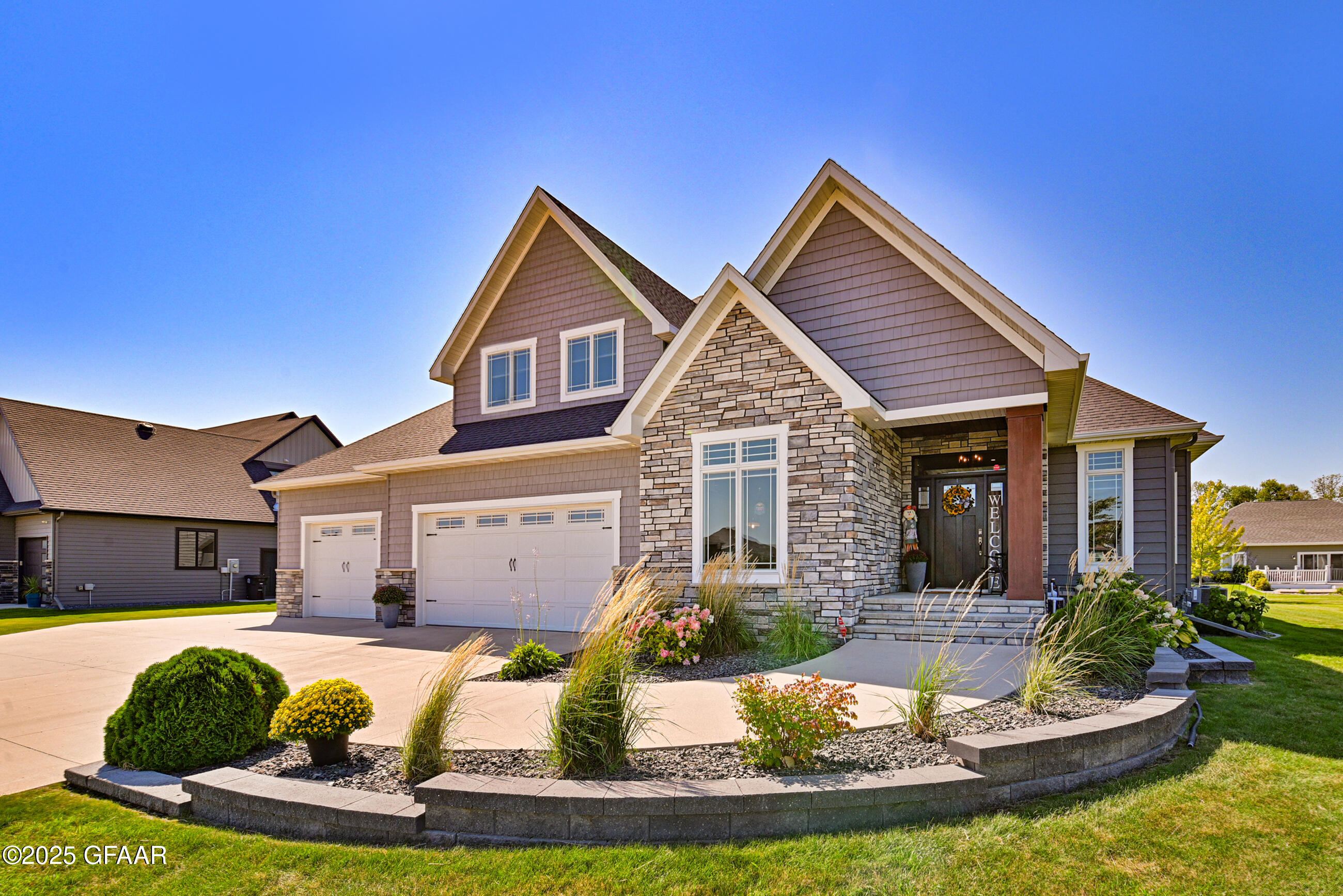 Grand Forks, North Dakota 58201, United States, 6 Bedrooms Bedrooms, ,4 BathroomsBathrooms,Residential,Contingent,206962