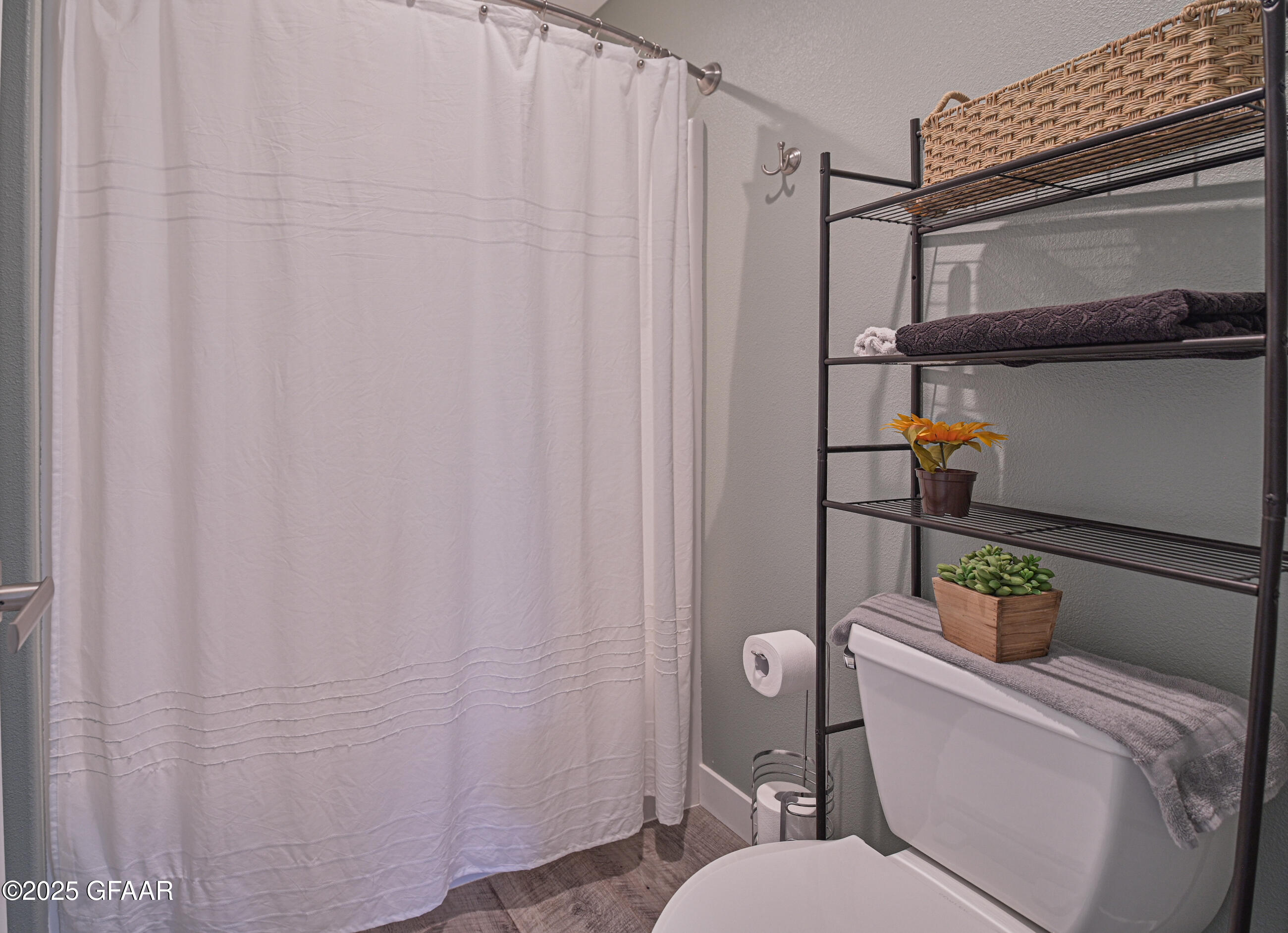 Grand Forks, North Dakota 58201, United States, 6 Bedrooms Bedrooms, ,4 BathroomsBathrooms,Residential,Contingent,206962