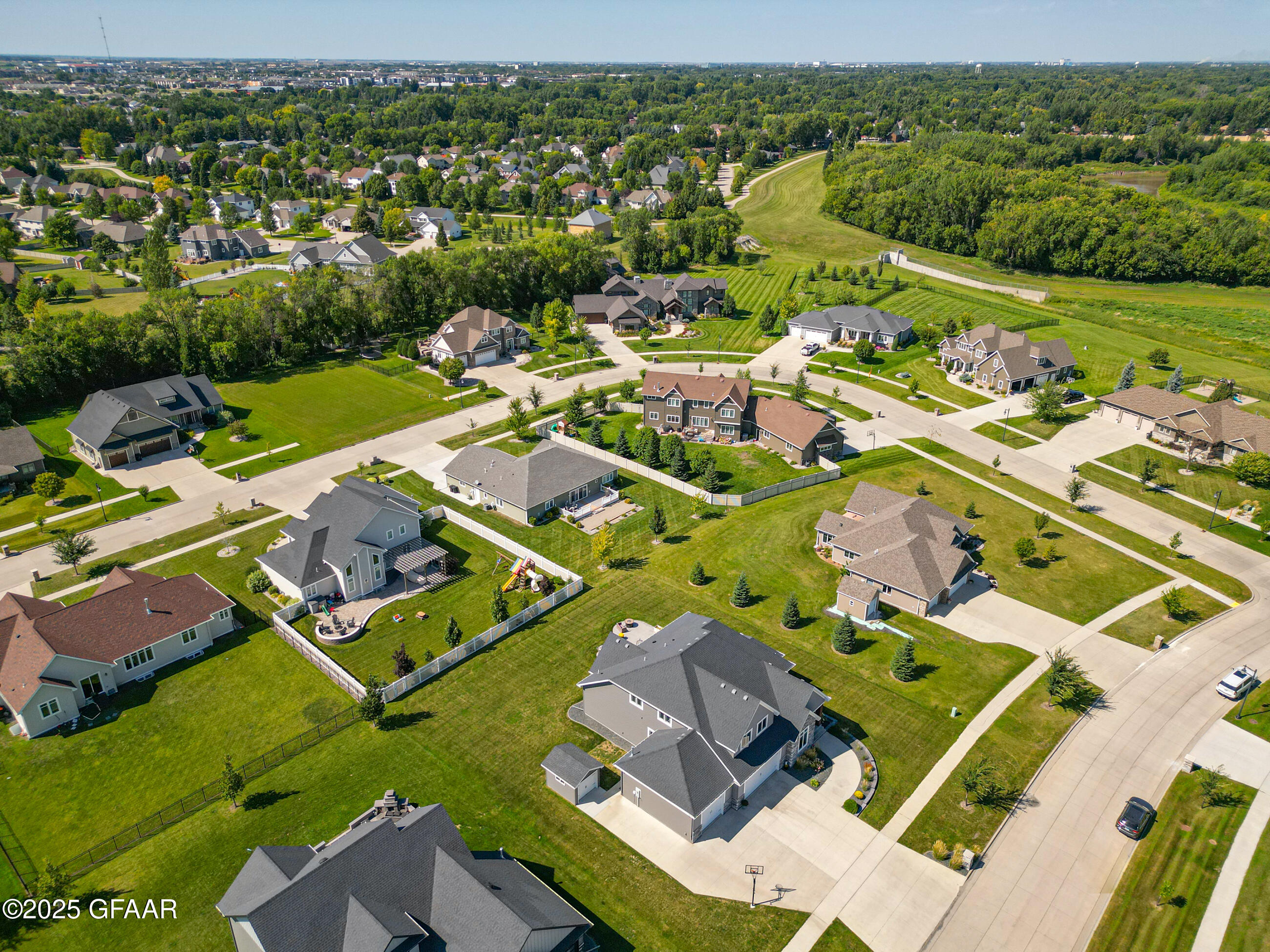 Grand Forks, North Dakota 58201, United States, 6 Bedrooms Bedrooms, ,4 BathroomsBathrooms,Residential,Contingent,206962