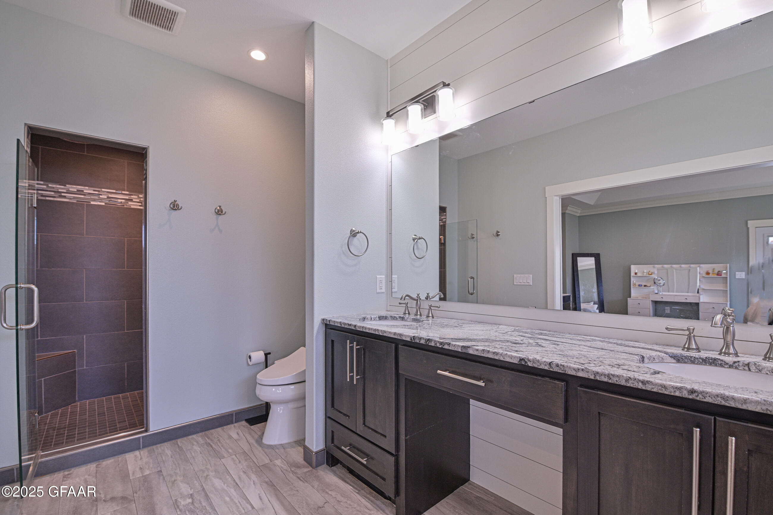 Grand Forks, North Dakota 58201, United States, 6 Bedrooms Bedrooms, ,4 BathroomsBathrooms,Residential,Contingent,206962