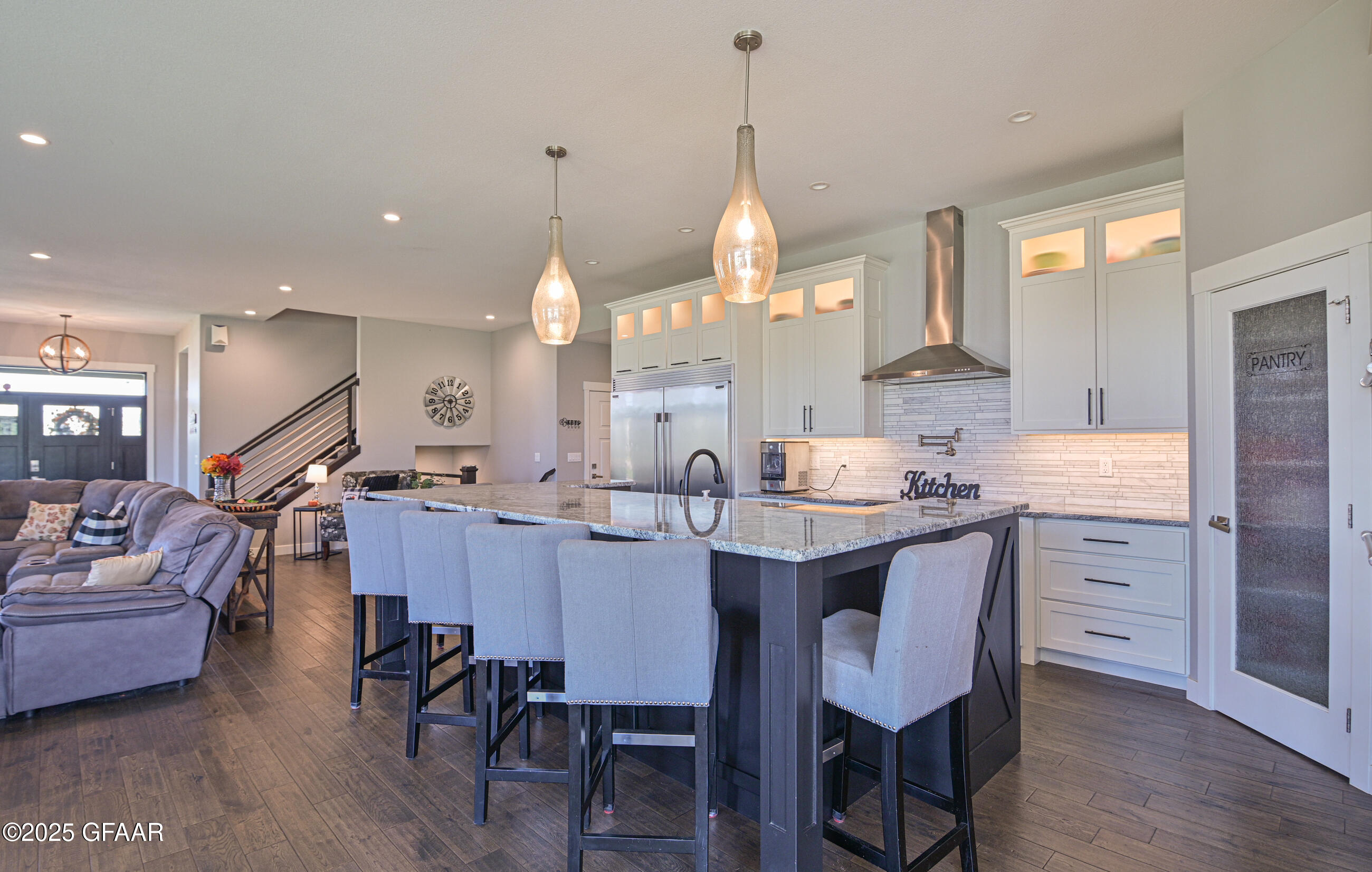 Grand Forks, North Dakota 58201, United States, 6 Bedrooms Bedrooms, ,4 BathroomsBathrooms,Residential,Contingent,206962