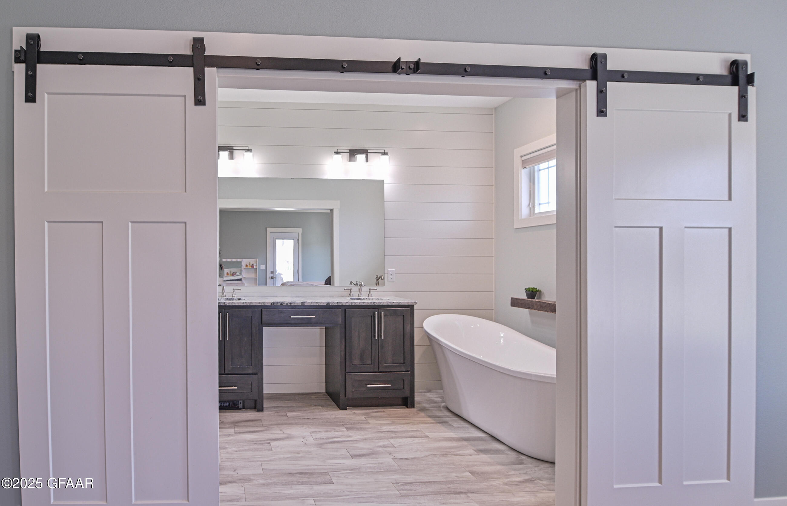 Grand Forks, North Dakota 58201, United States, 6 Bedrooms Bedrooms, ,4 BathroomsBathrooms,Residential,Contingent,206962