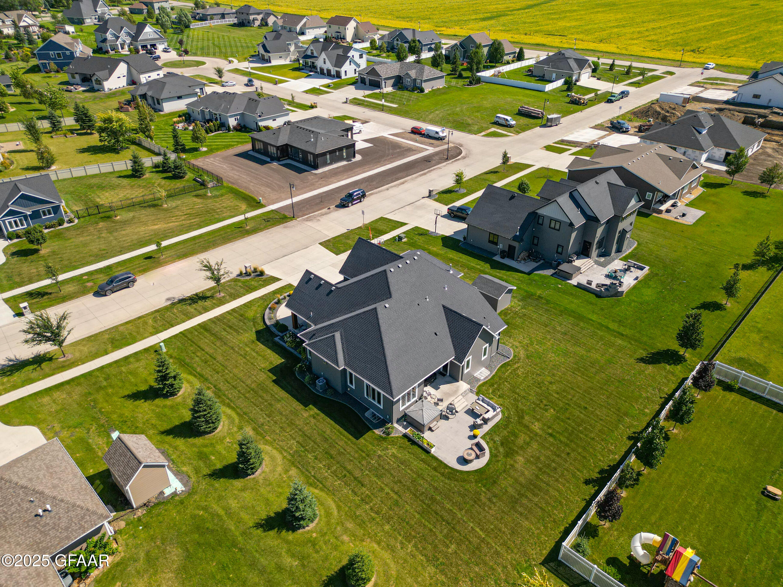 Grand Forks, North Dakota 58201, United States, 6 Bedrooms Bedrooms, ,4 BathroomsBathrooms,Residential,Contingent,206962