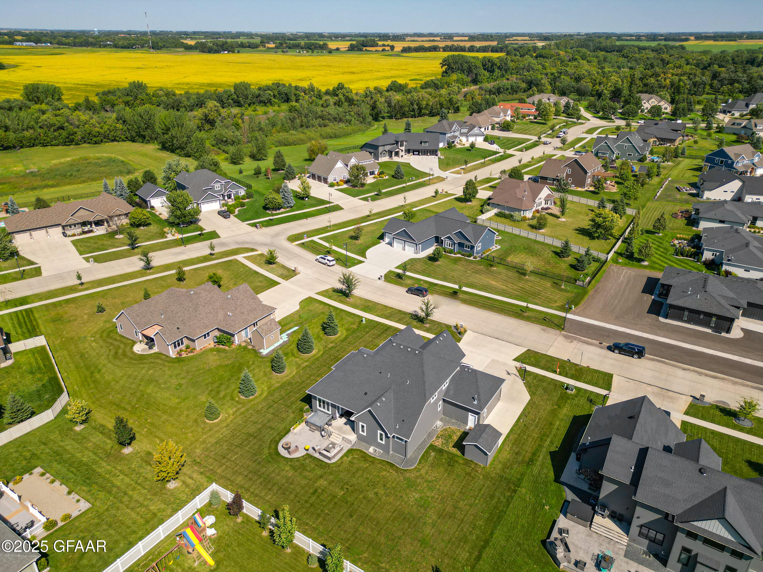 Grand Forks, North Dakota 58201, United States, 6 Bedrooms Bedrooms, ,4 BathroomsBathrooms,Residential,Contingent,206962