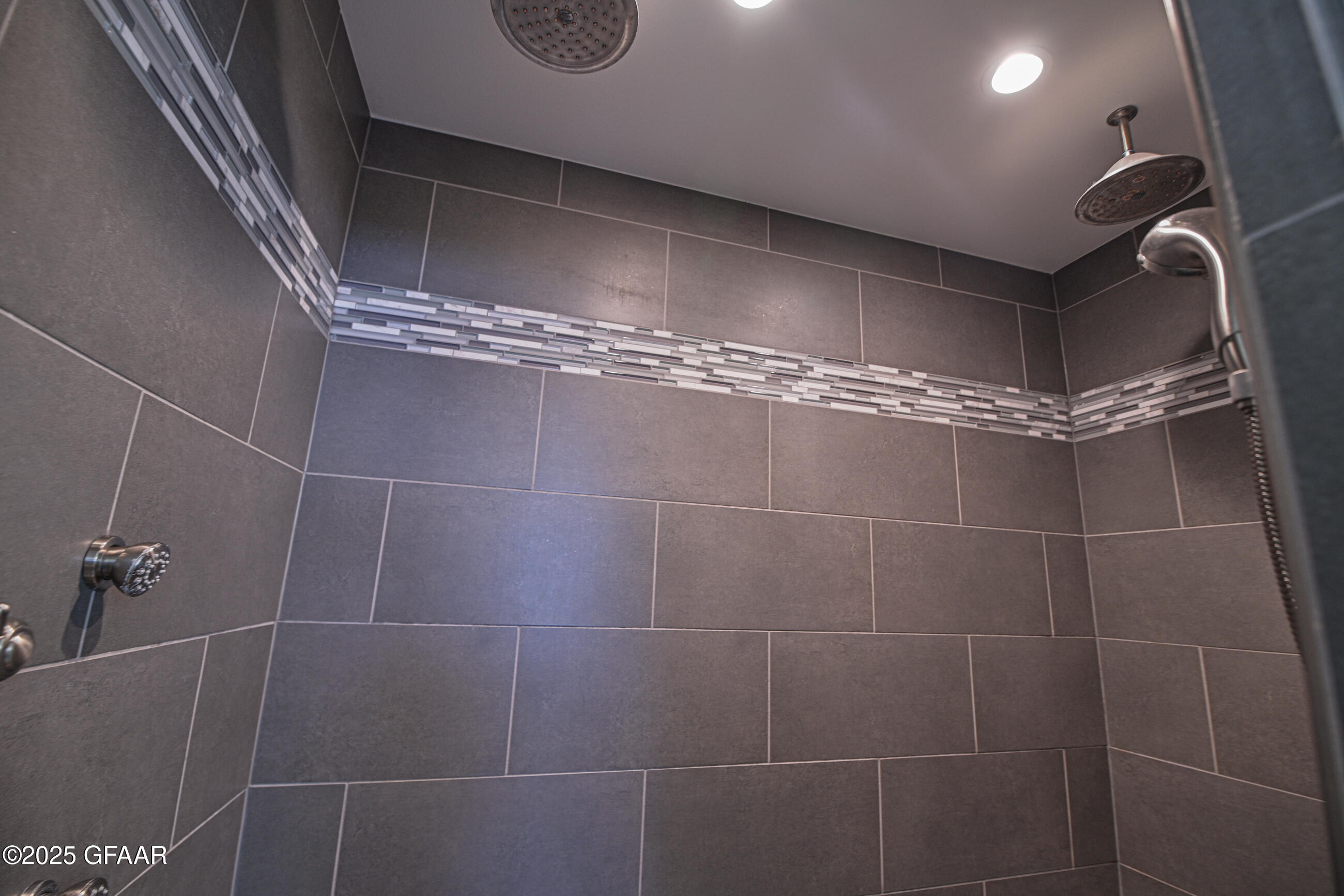 Grand Forks, North Dakota 58201, United States, 6 Bedrooms Bedrooms, ,4 BathroomsBathrooms,Residential,Contingent,206962