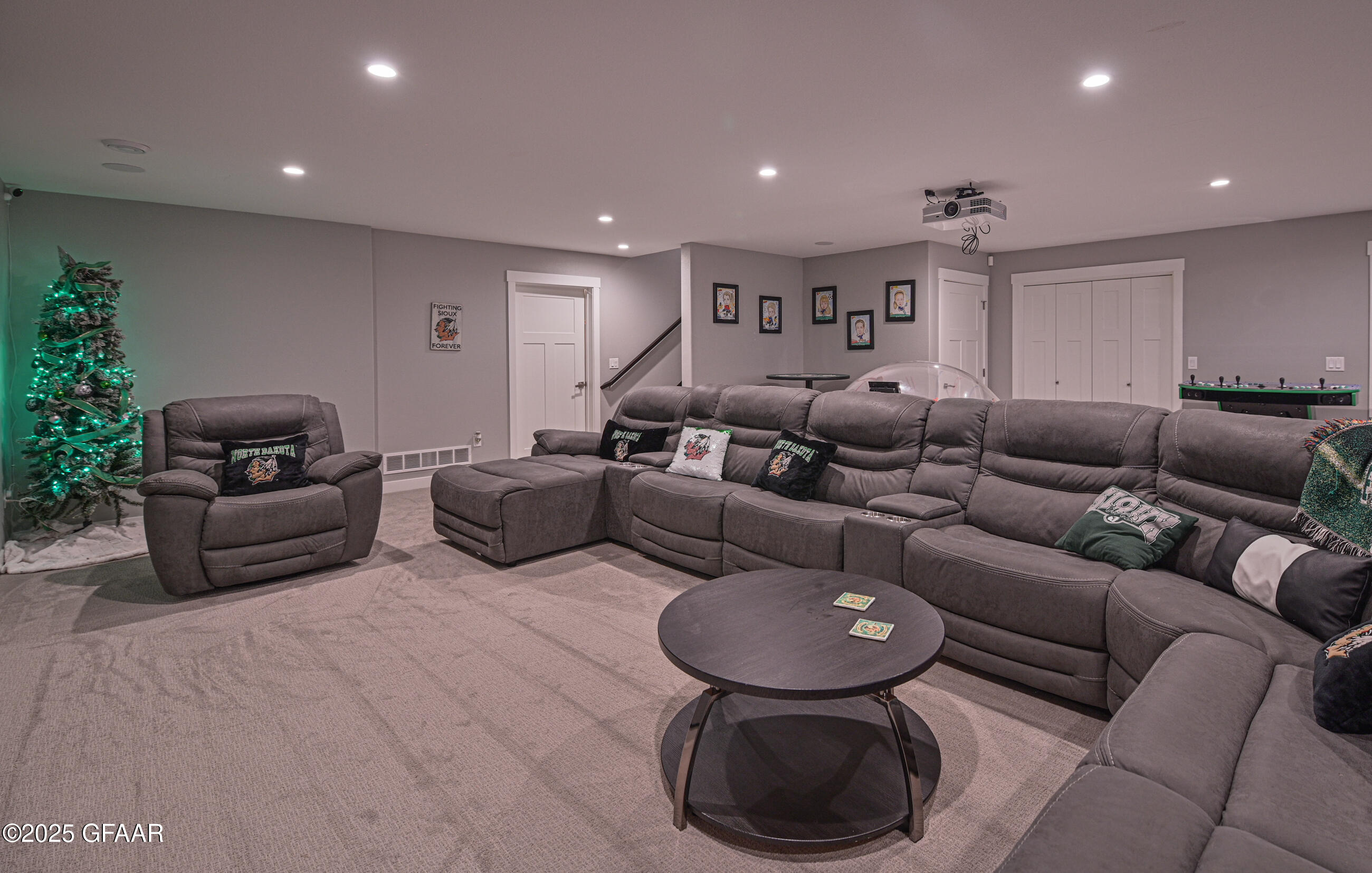 Grand Forks, North Dakota 58201, United States, 6 Bedrooms Bedrooms, ,4 BathroomsBathrooms,Residential,Contingent,206962