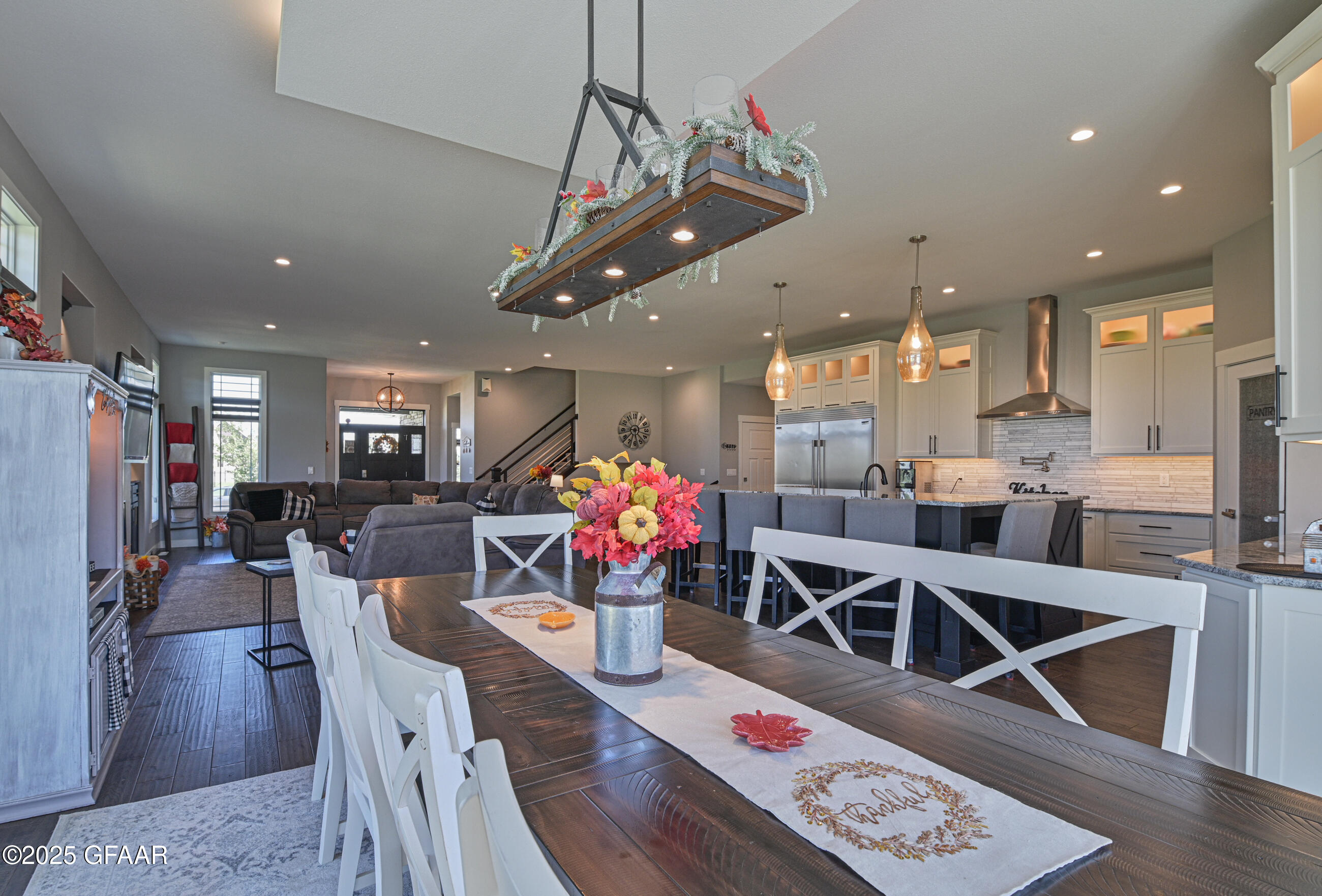 Grand Forks, North Dakota 58201, United States, 6 Bedrooms Bedrooms, ,4 BathroomsBathrooms,Residential,Contingent,206962