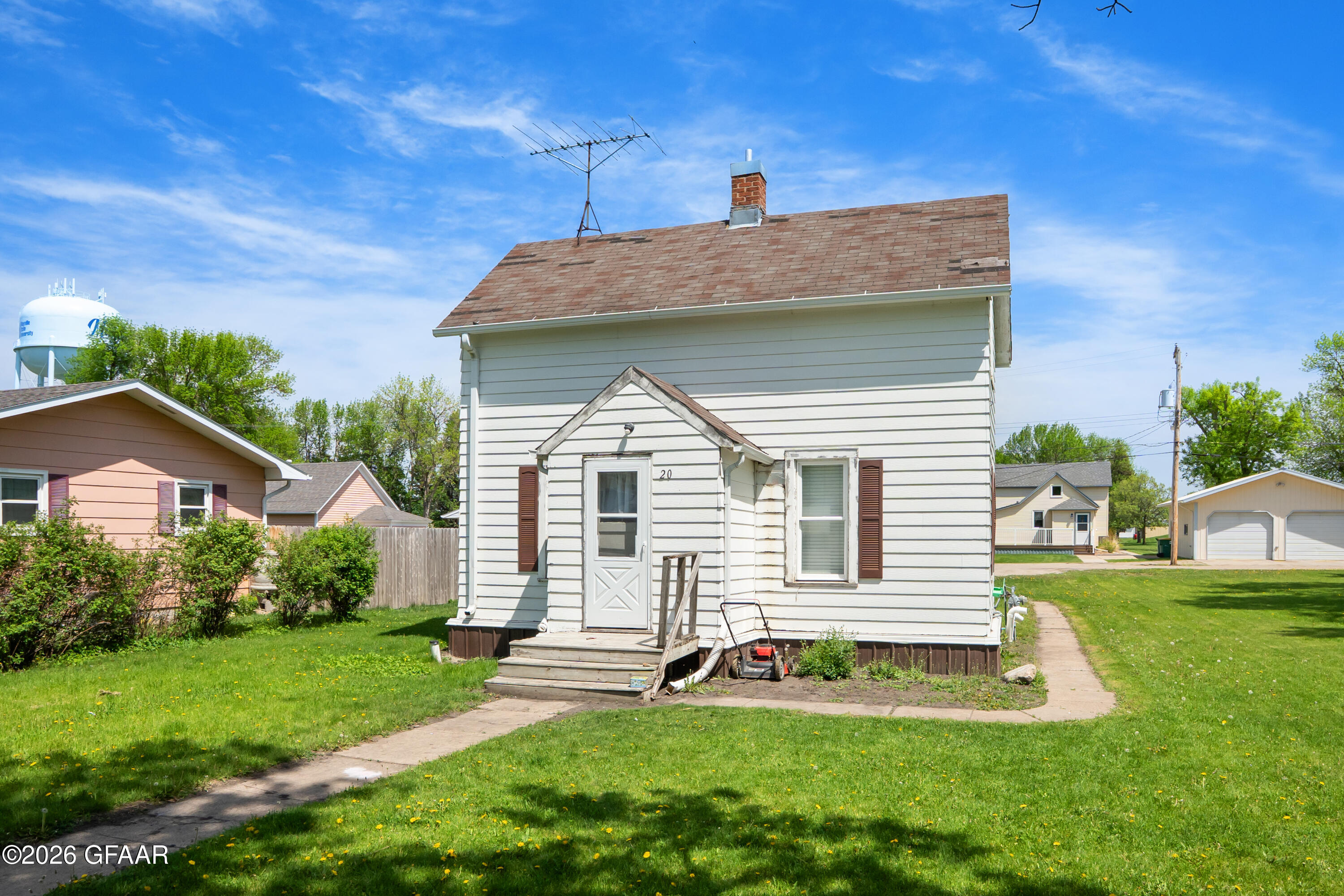 Photo 1 of 20 — 20 5TH Avenue SE, Mayville, ND 58257