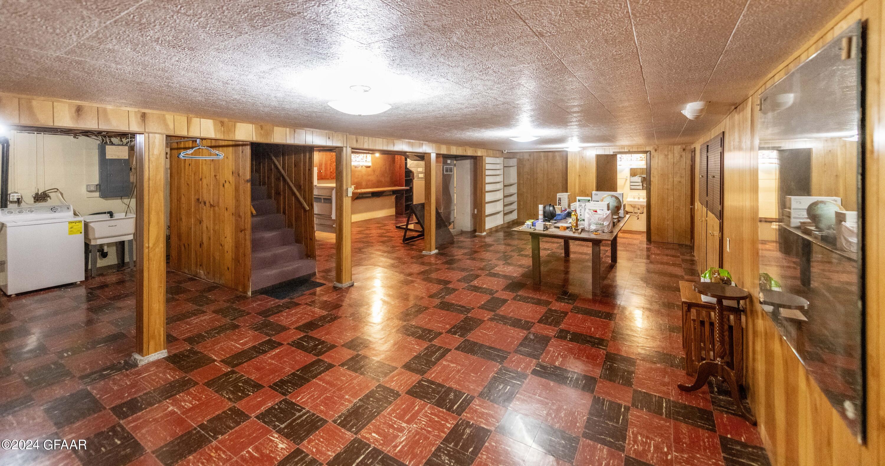 Grand Forks, North Dakota 58201, United States, 3 Bedrooms Bedrooms, ,2 BathroomsBathrooms,Residential,Contingent,46635