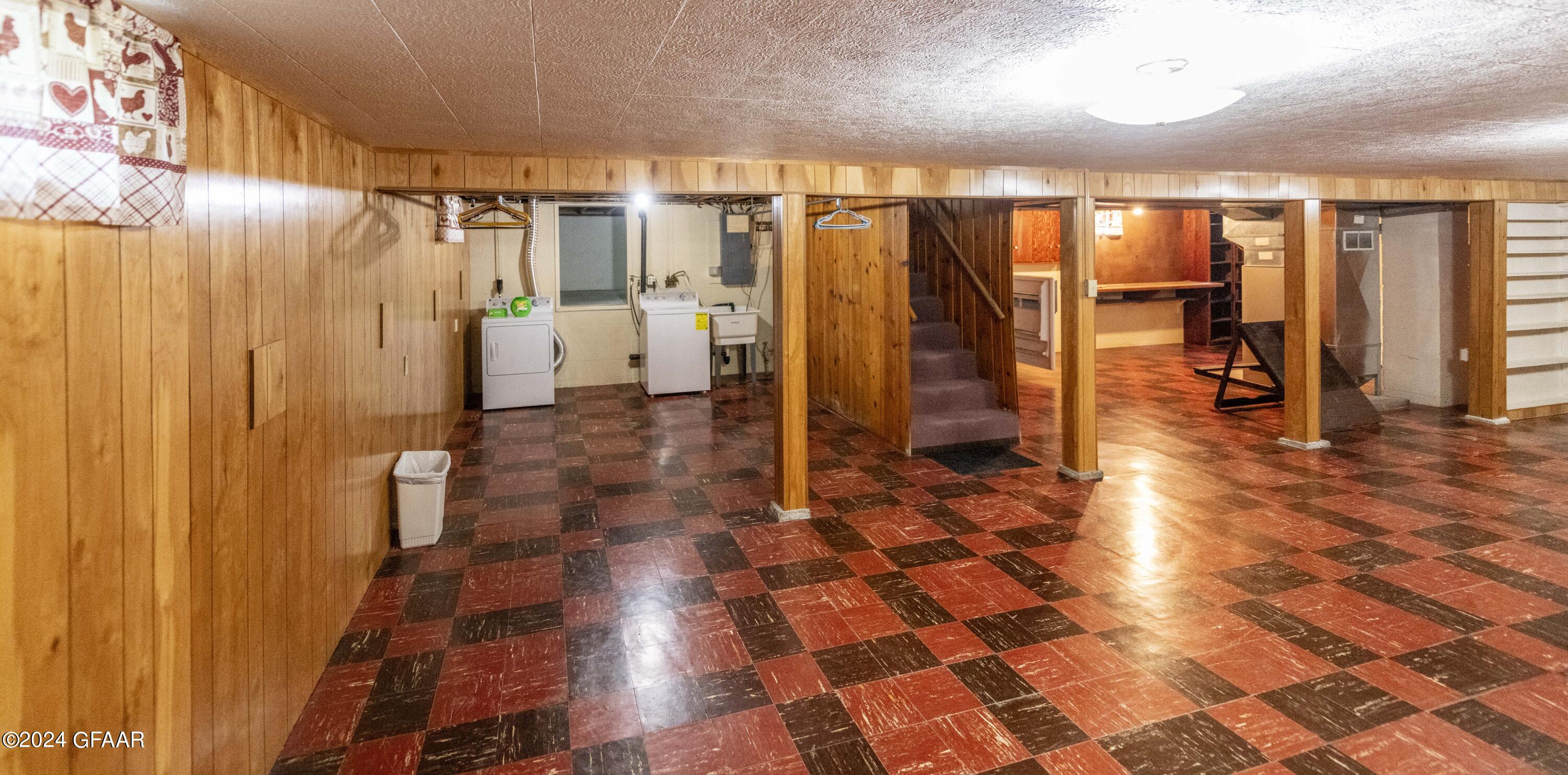 Grand Forks, North Dakota 58201, United States, 3 Bedrooms Bedrooms, ,2 BathroomsBathrooms,Residential,Contingent,46635