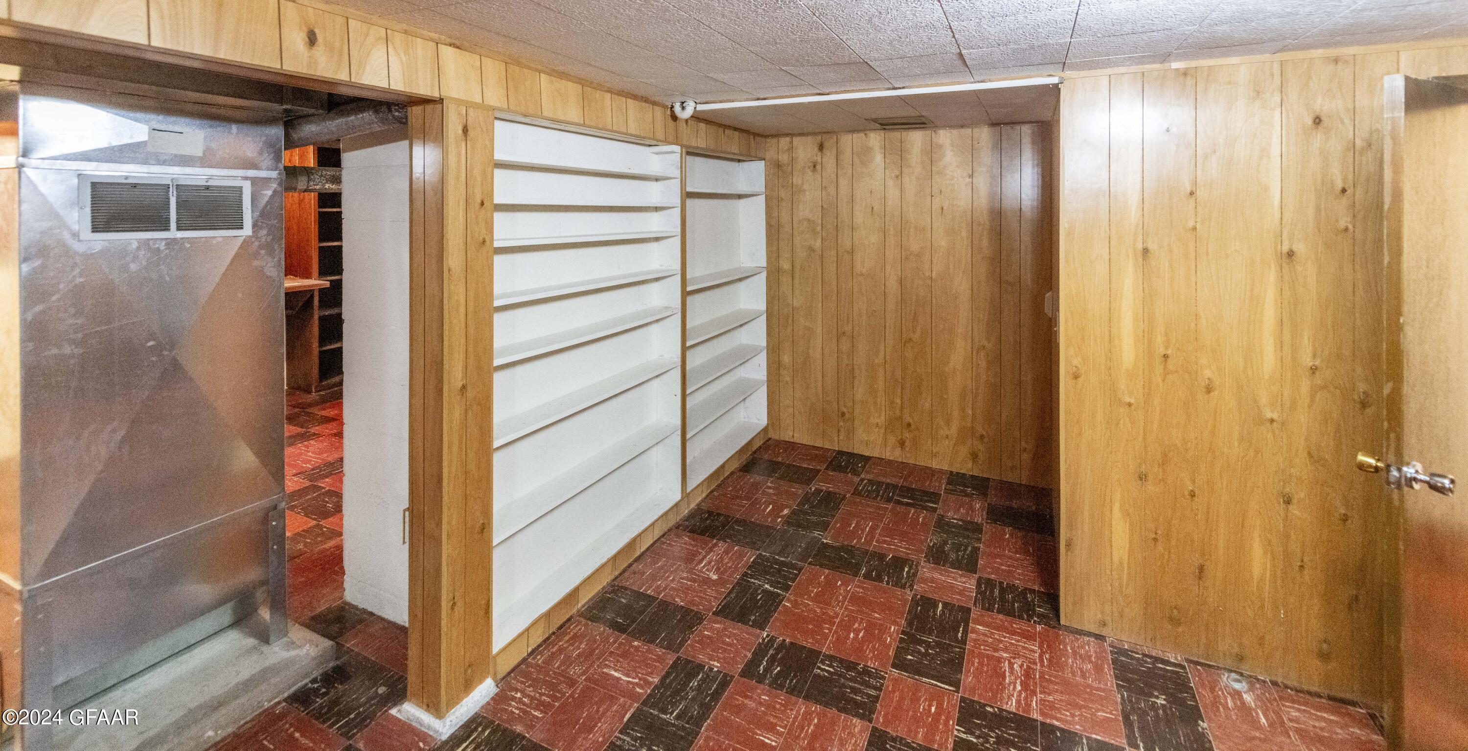 Grand Forks, North Dakota 58201, United States, 3 Bedrooms Bedrooms, ,2 BathroomsBathrooms,Residential,Contingent,46635