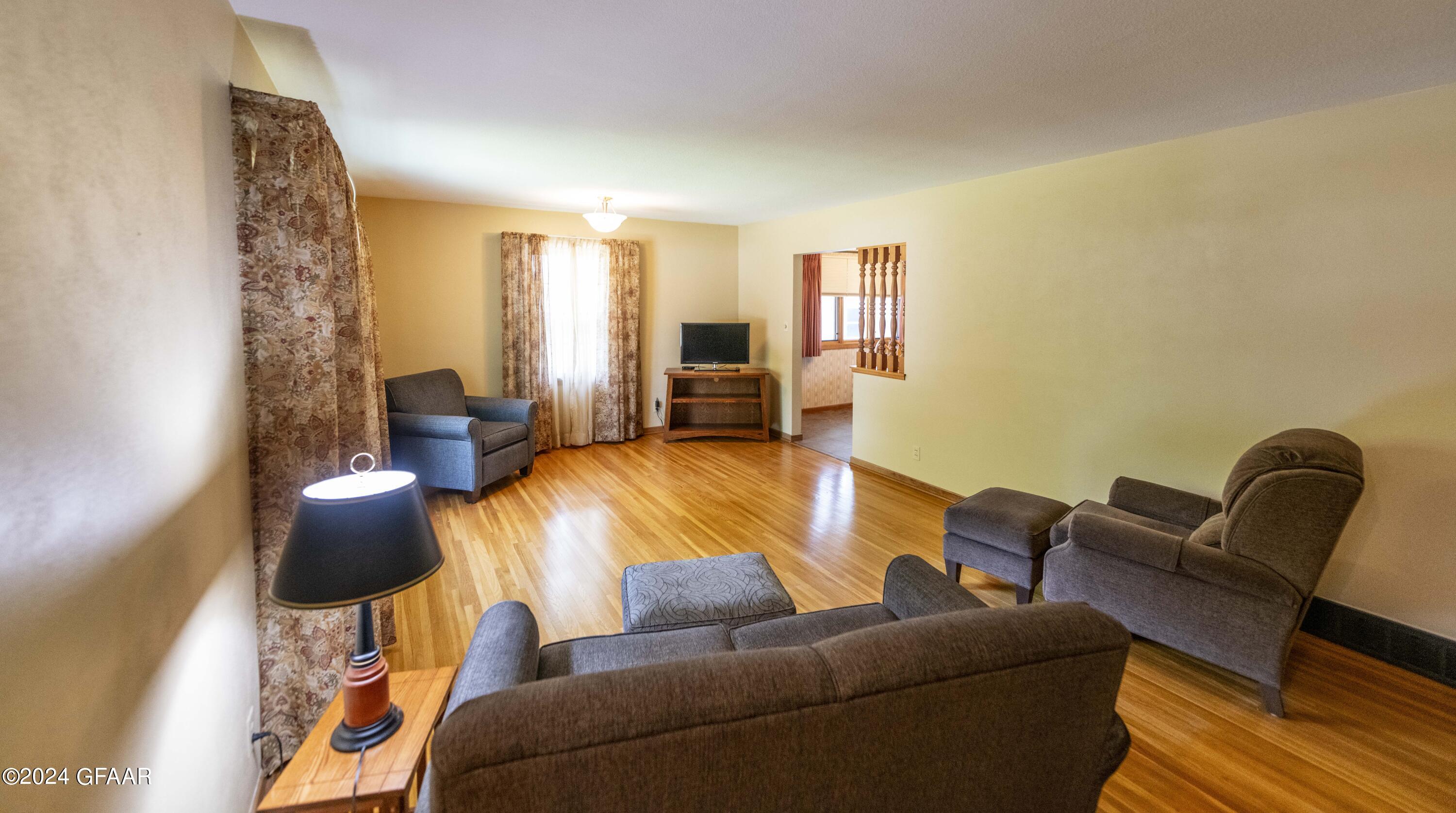 Grand Forks, North Dakota 58201, United States, 3 Bedrooms Bedrooms, ,2 BathroomsBathrooms,Residential,Contingent,46635