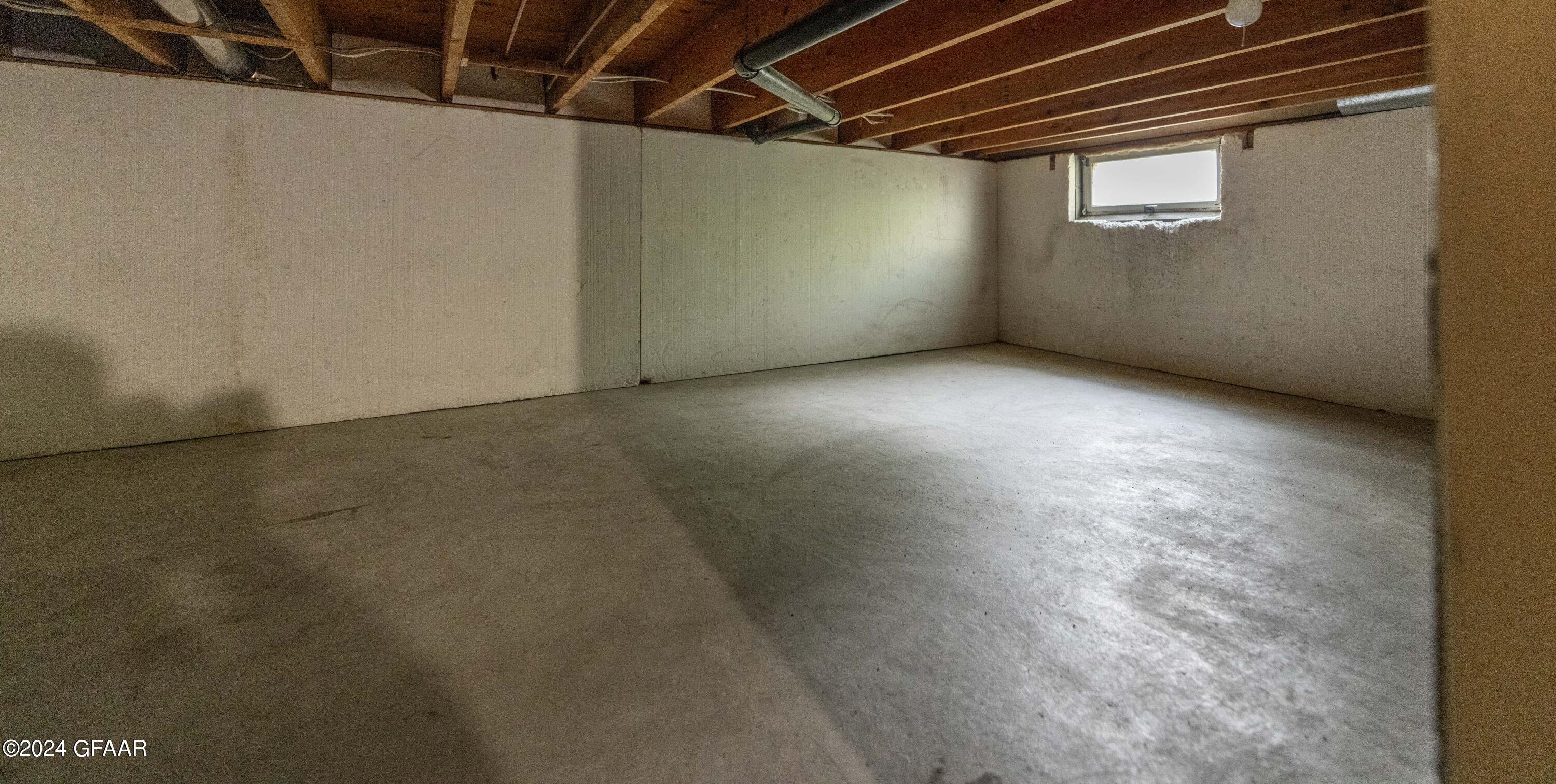 Grand Forks, North Dakota 58201, United States, 3 Bedrooms Bedrooms, ,2 BathroomsBathrooms,Residential,Contingent,46635