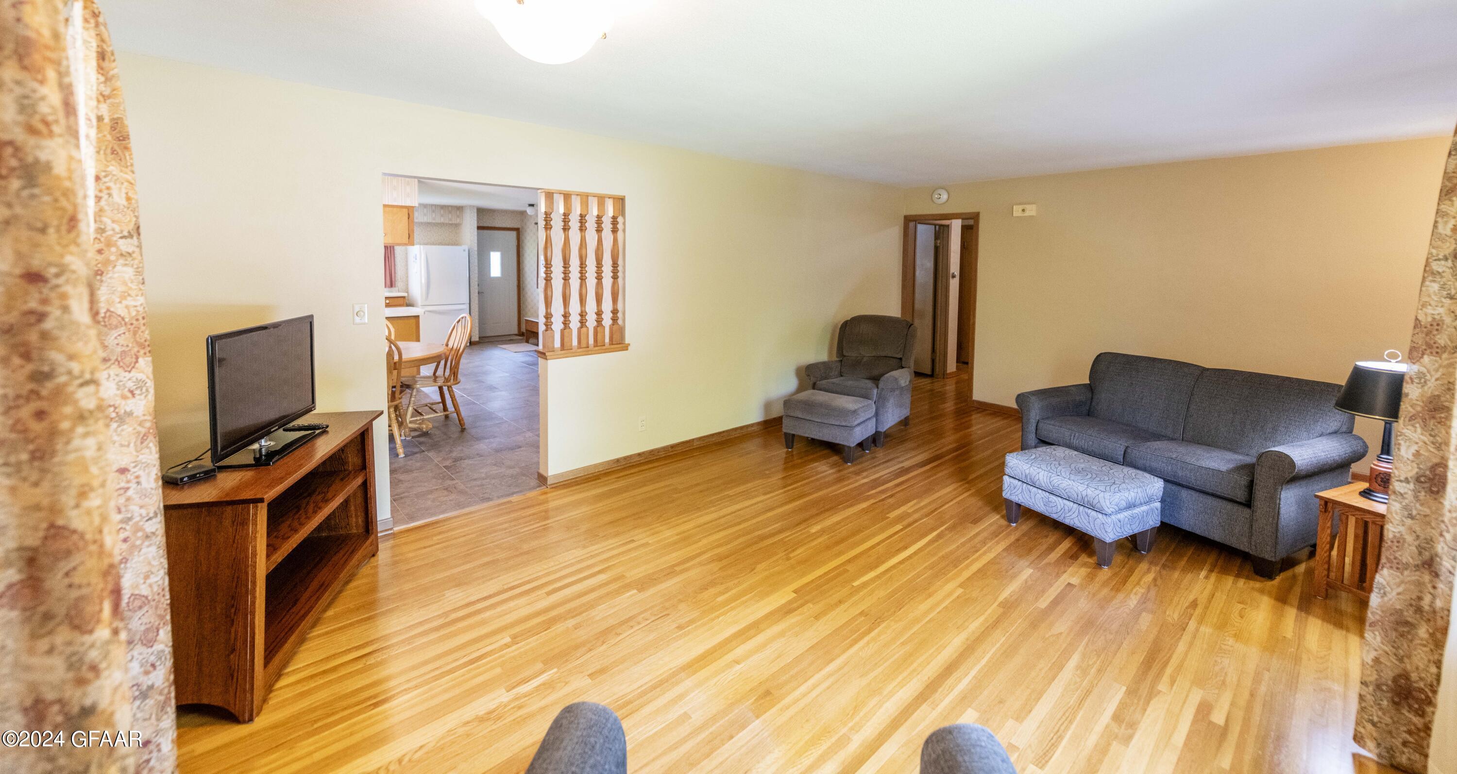 Grand Forks, North Dakota 58201, United States, 3 Bedrooms Bedrooms, ,2 BathroomsBathrooms,Residential,Contingent,46635