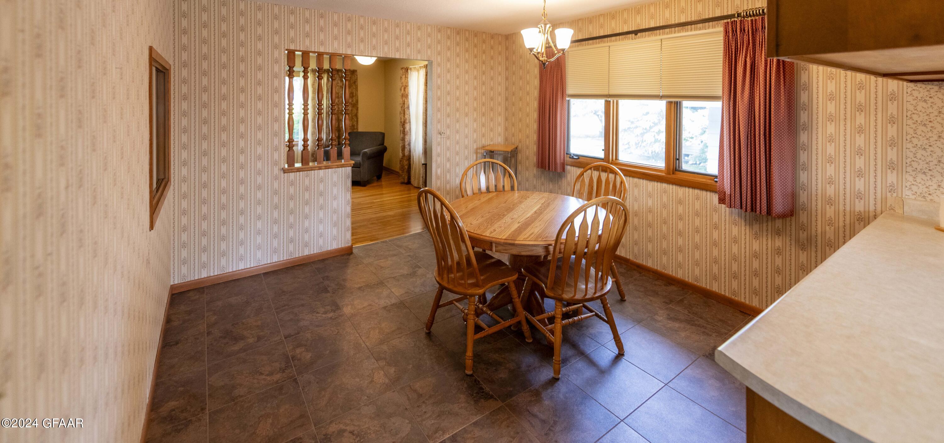 Grand Forks, North Dakota 58201, United States, 3 Bedrooms Bedrooms, ,2 BathroomsBathrooms,Residential,Contingent,46635