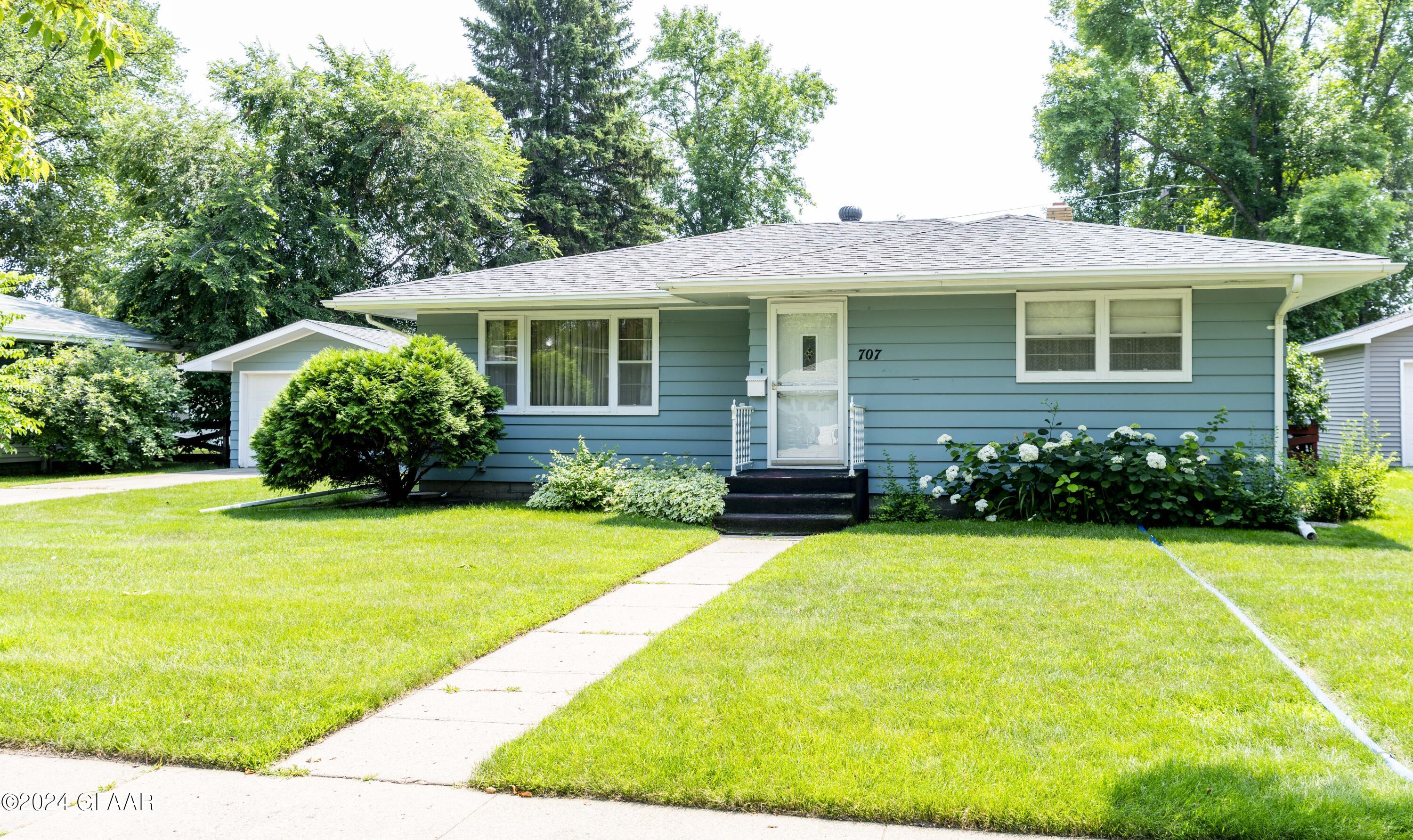 Grand Forks, North Dakota 58201, United States, 3 Bedrooms Bedrooms, ,2 BathroomsBathrooms,Residential,Contingent,46635