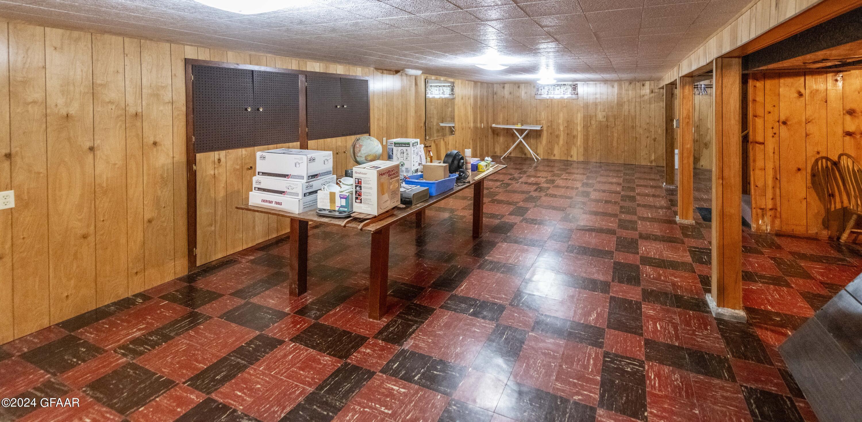 Grand Forks, North Dakota 58201, United States, 3 Bedrooms Bedrooms, ,2 BathroomsBathrooms,Residential,Contingent,46635