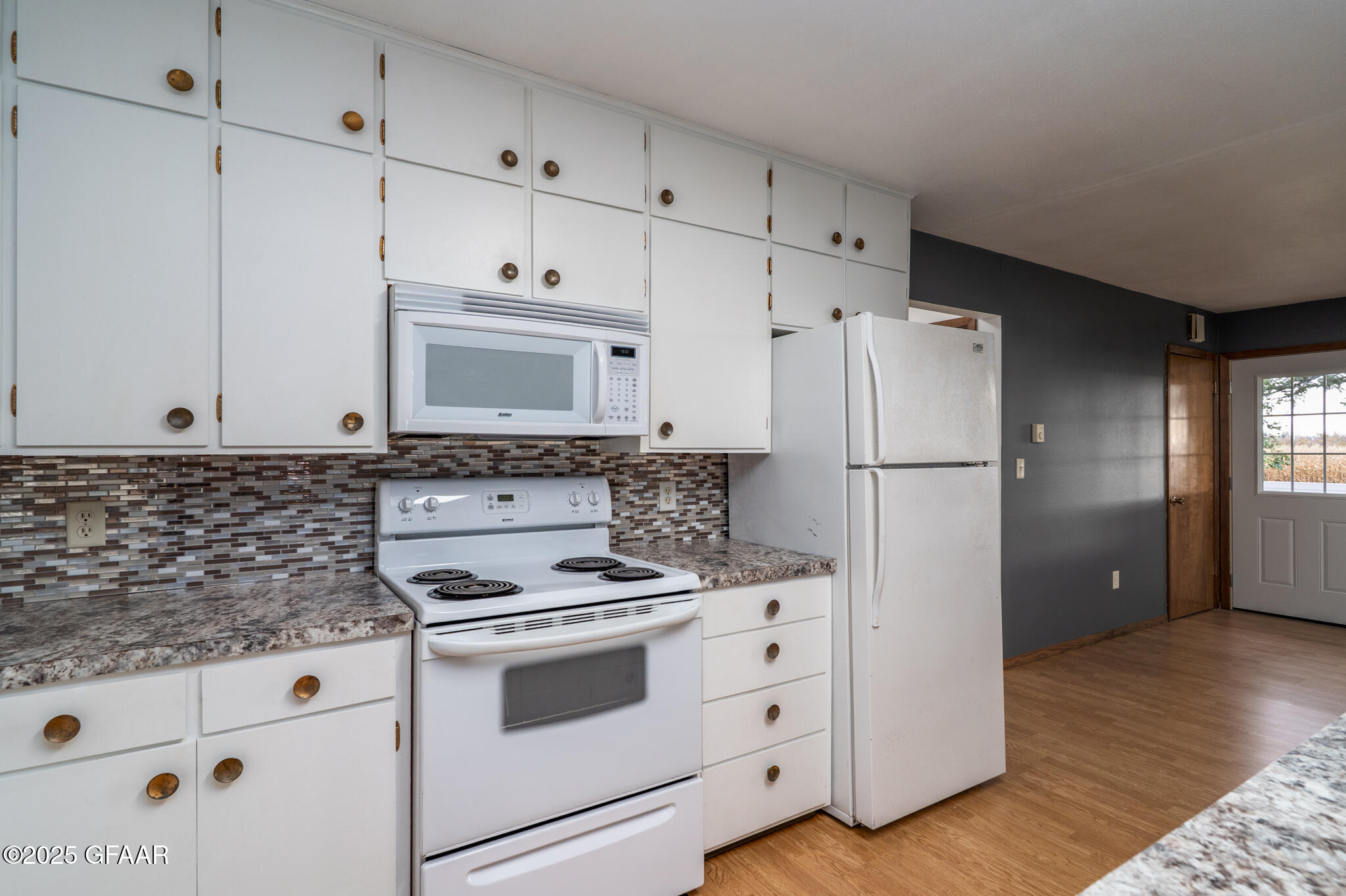 Hatton, North Dakota 58240, United States, 3 Bedrooms Bedrooms, ,2 BathroomsBathrooms,Residential,Active,231828