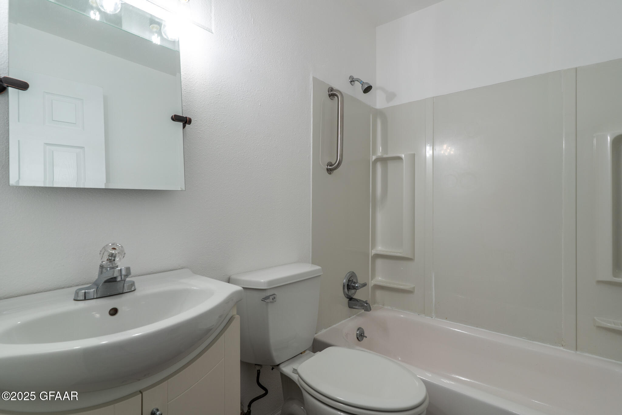 Hatton, North Dakota 58240, United States, 3 Bedrooms Bedrooms, ,2 BathroomsBathrooms,Residential,Active,231828