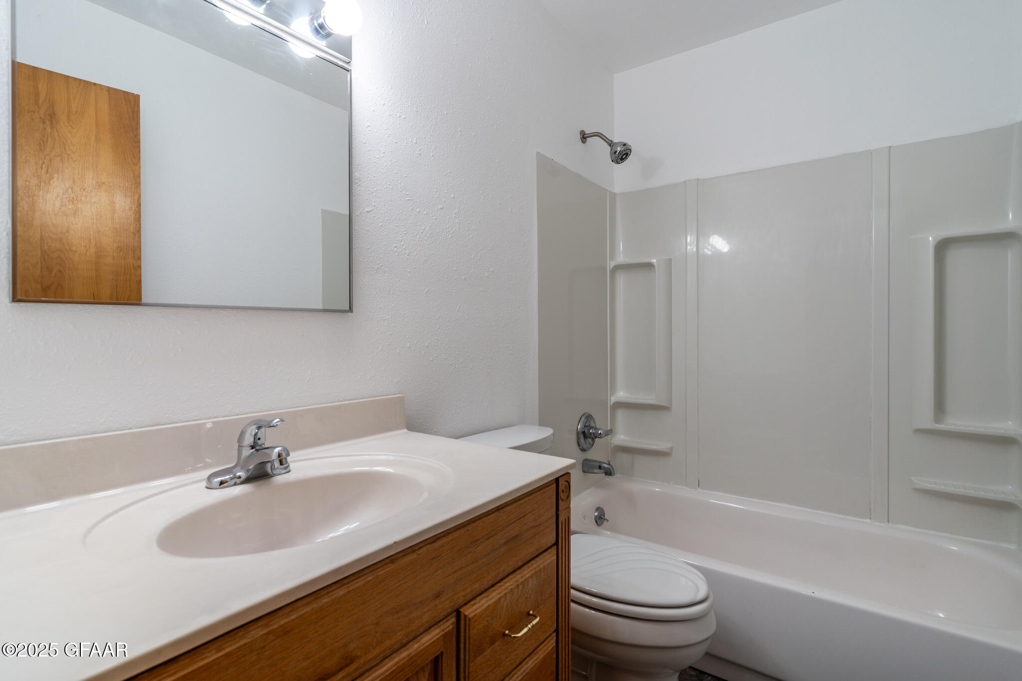 Hatton, North Dakota 58240, United States, 3 Bedrooms Bedrooms, ,2 BathroomsBathrooms,Residential,Active,231828