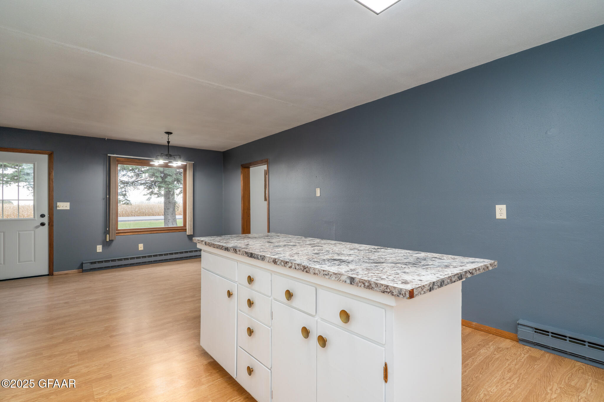 Hatton, North Dakota 58240, United States, 3 Bedrooms Bedrooms, ,2 BathroomsBathrooms,Residential,Active,231828