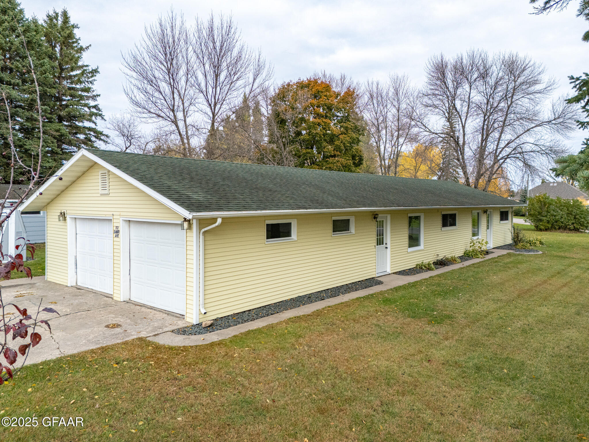 Hatton, North Dakota 58240, United States, 3 Bedrooms Bedrooms, ,2 BathroomsBathrooms,Residential,Active,231828