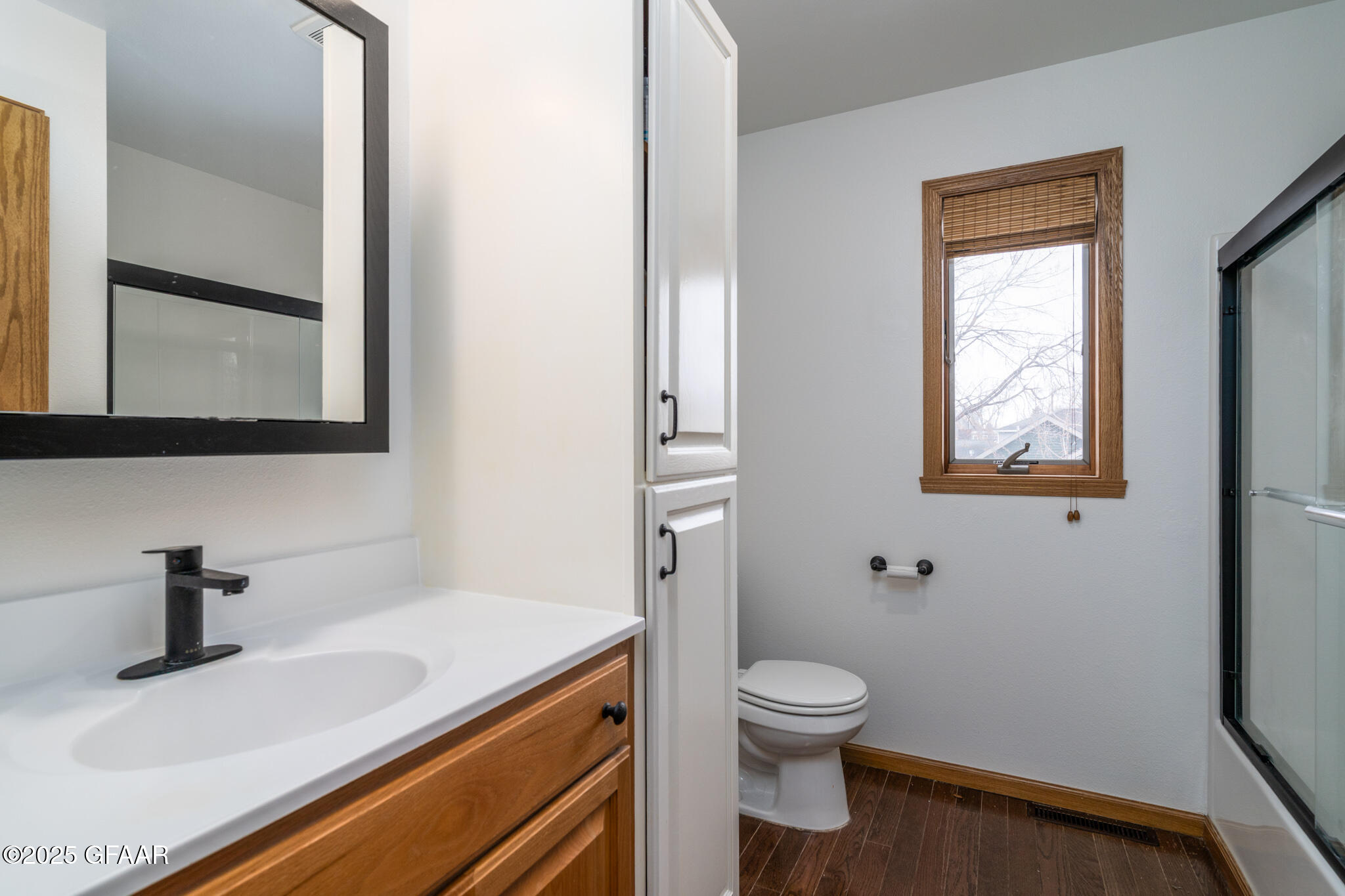 Grand Forks, North Dakota 58201, United States, 5 Bedrooms Bedrooms, ,3 BathroomsBathrooms,Residential,Pending,101233