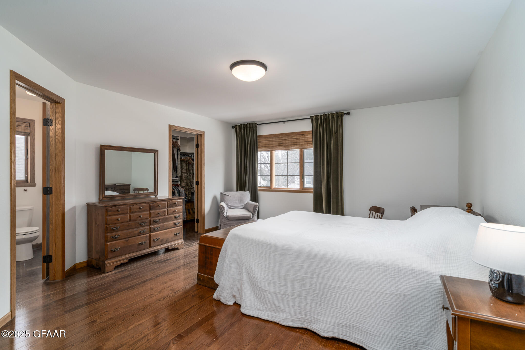 Grand Forks, North Dakota 58201, United States, 5 Bedrooms Bedrooms, ,3 BathroomsBathrooms,Residential,Pending,101233