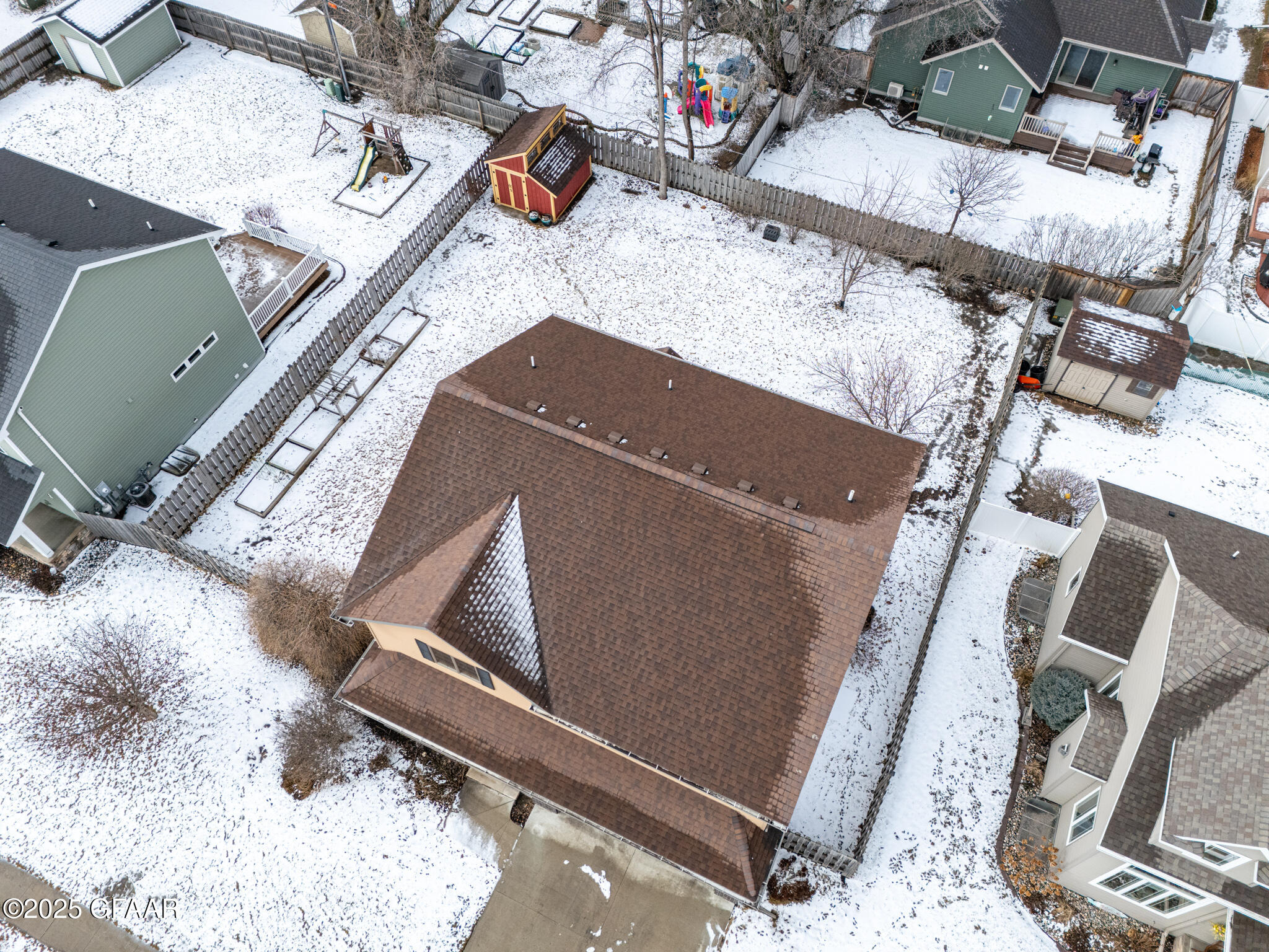 Grand Forks, North Dakota 58201, United States, 5 Bedrooms Bedrooms, ,3 BathroomsBathrooms,Residential,Pending,101233