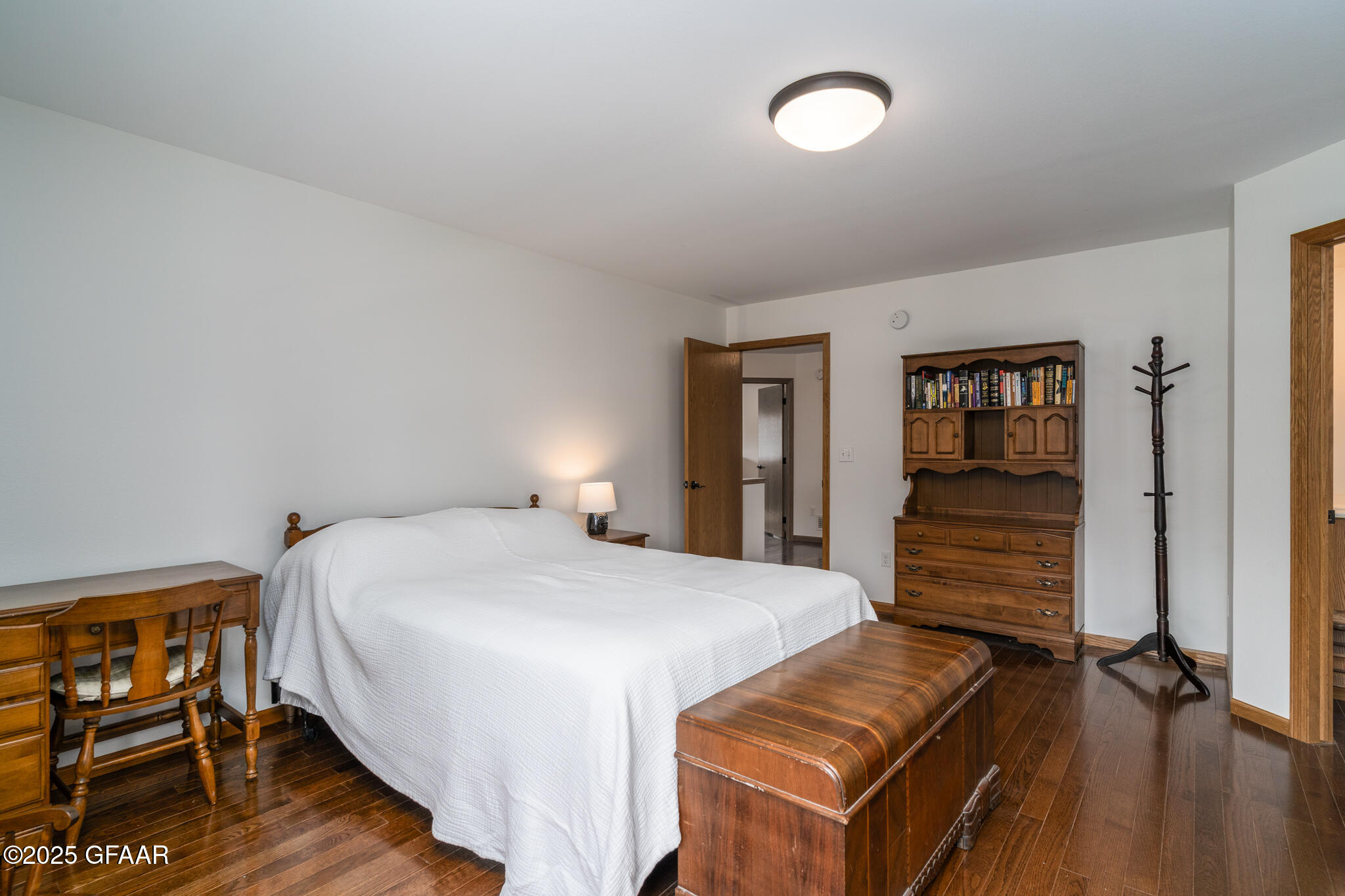 Grand Forks, North Dakota 58201, United States, 5 Bedrooms Bedrooms, ,3 BathroomsBathrooms,Residential,Pending,101233