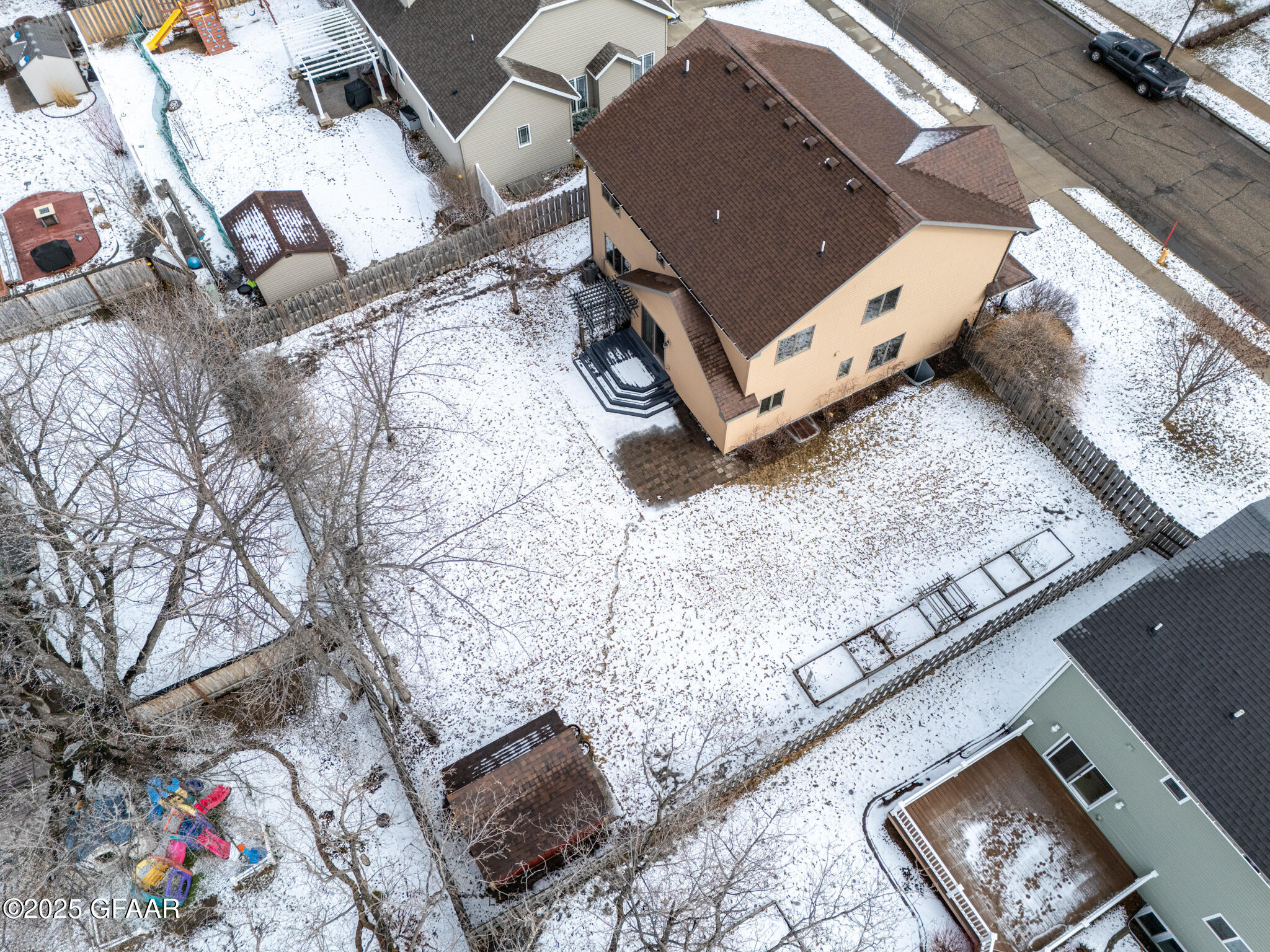 Grand Forks, North Dakota 58201, United States, 5 Bedrooms Bedrooms, ,3 BathroomsBathrooms,Residential,Pending,101233