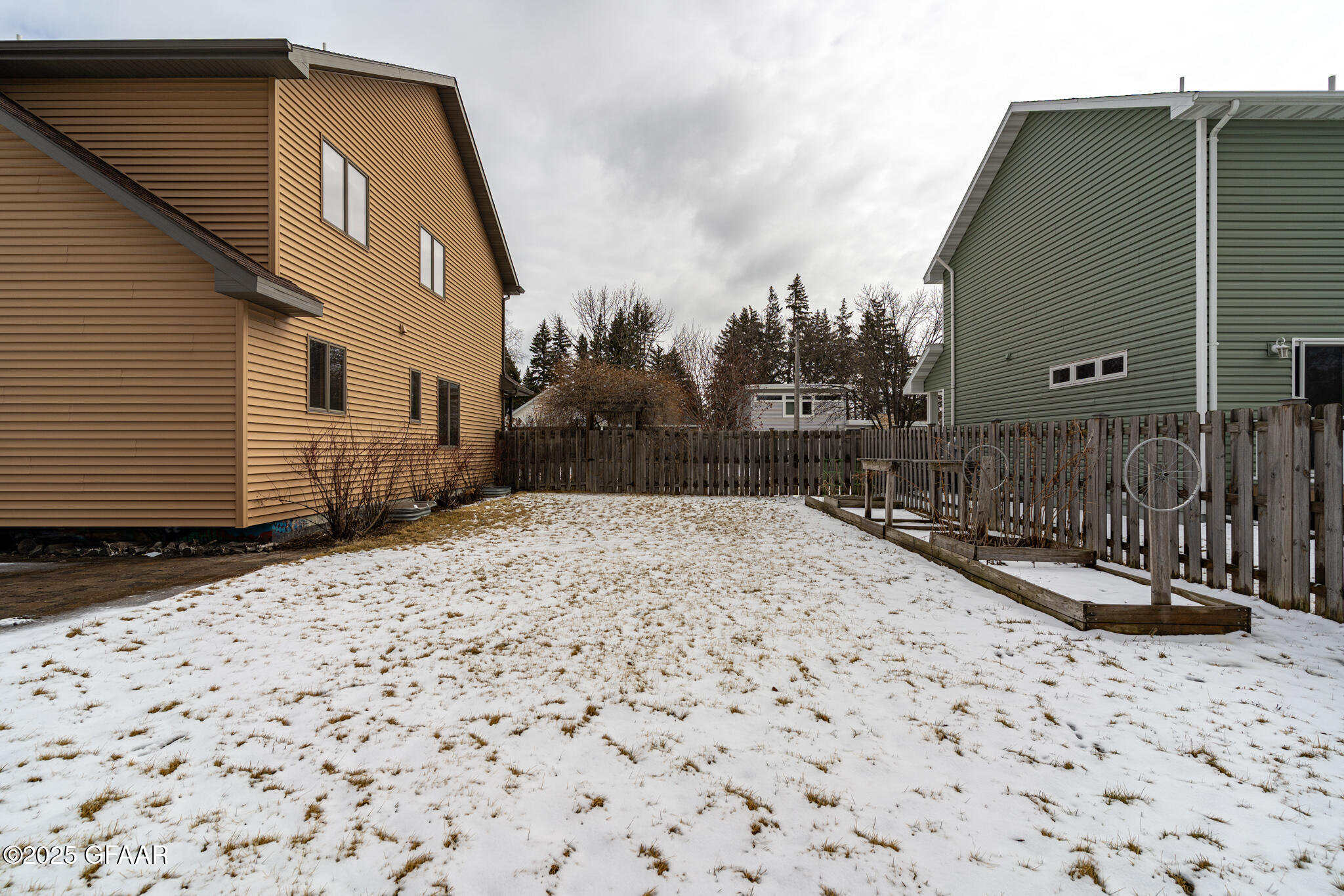 Grand Forks, North Dakota 58201, United States, 5 Bedrooms Bedrooms, ,3 BathroomsBathrooms,Residential,Pending,101233