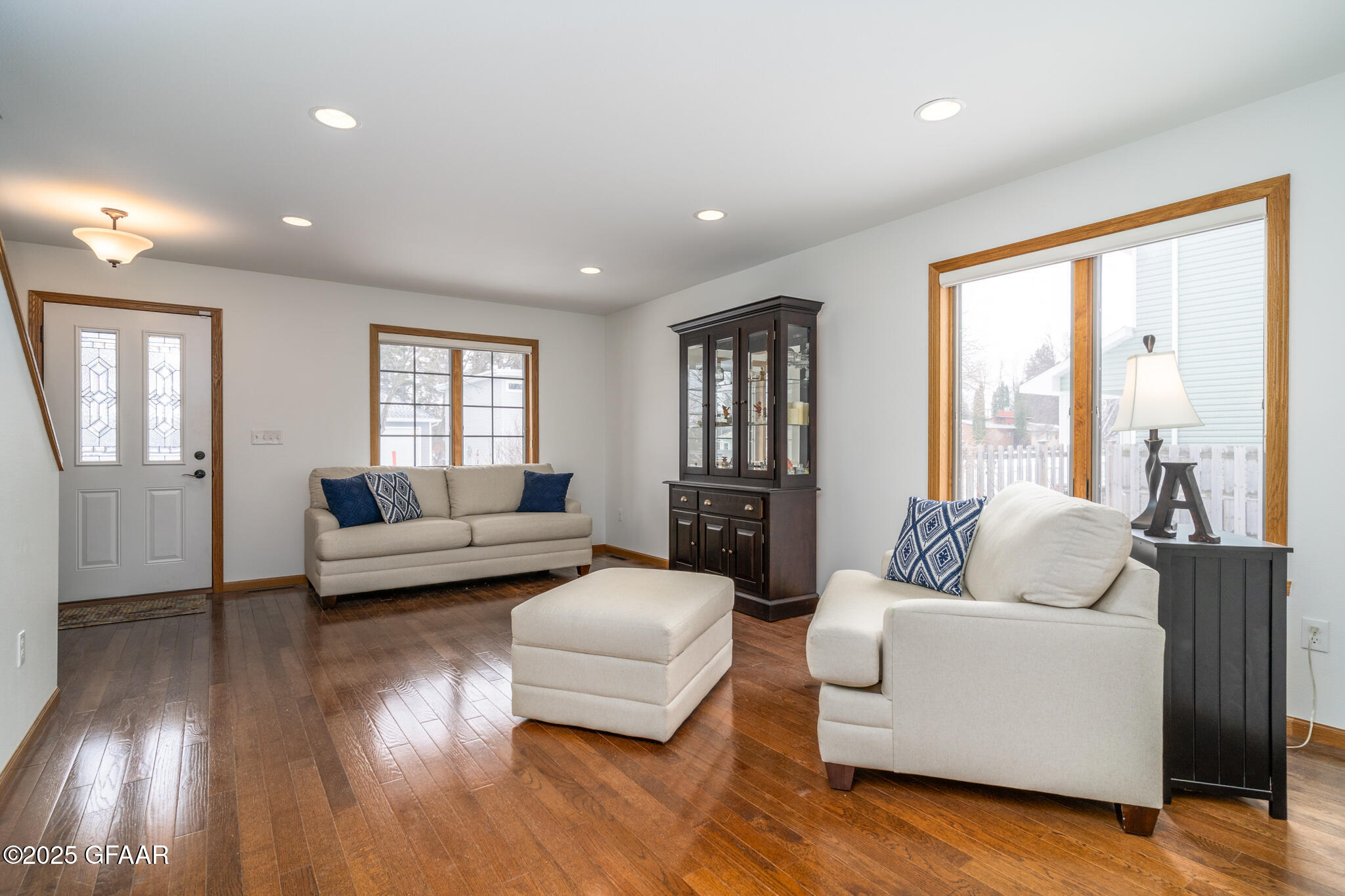 Grand Forks, North Dakota 58201, United States, 5 Bedrooms Bedrooms, ,3 BathroomsBathrooms,Residential,Pending,101233