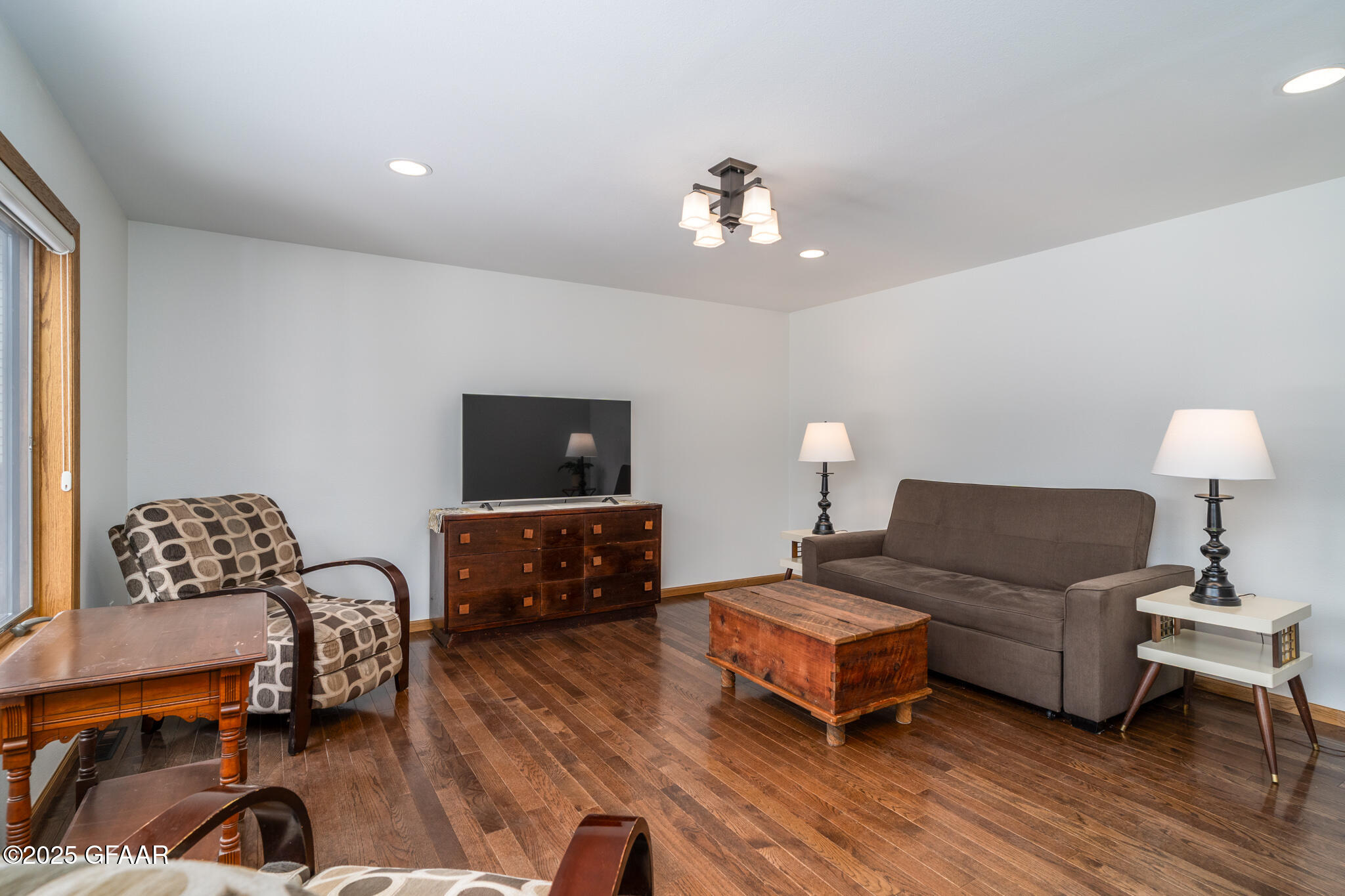 Grand Forks, North Dakota 58201, United States, 5 Bedrooms Bedrooms, ,3 BathroomsBathrooms,Residential,Pending,101233