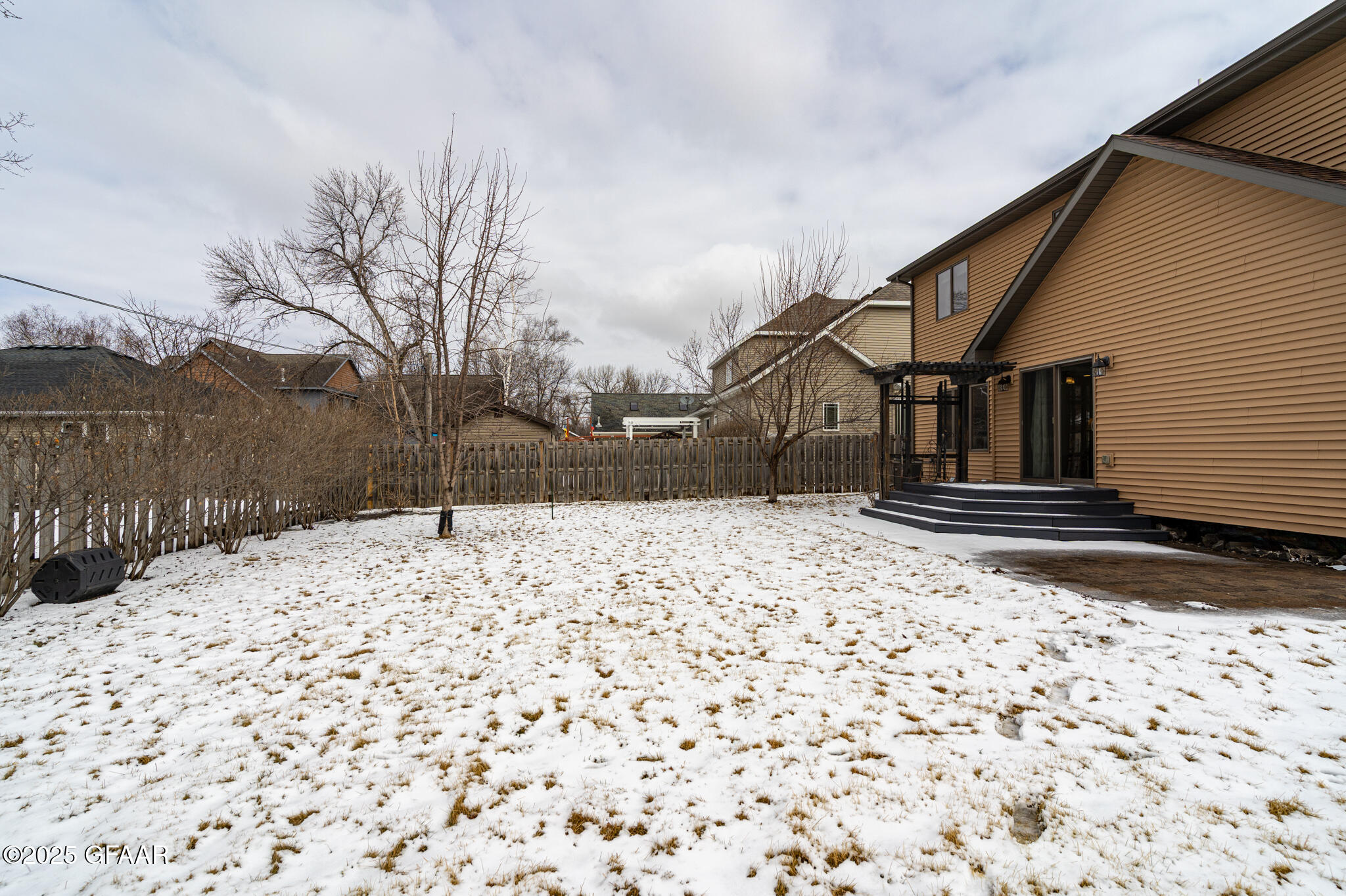 Grand Forks, North Dakota 58201, United States, 5 Bedrooms Bedrooms, ,3 BathroomsBathrooms,Residential,Pending,101233