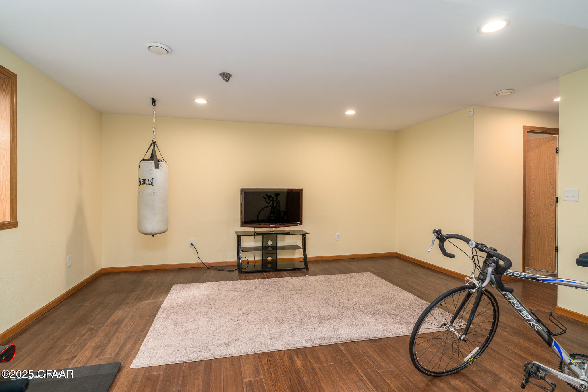 Grand Forks, North Dakota 58201, United States, 5 Bedrooms Bedrooms, ,3 BathroomsBathrooms,Residential,Pending,101233