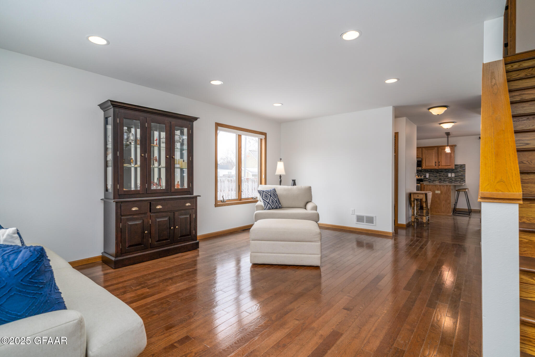 Grand Forks, North Dakota 58201, United States, 5 Bedrooms Bedrooms, ,3 BathroomsBathrooms,Residential,Pending,101233