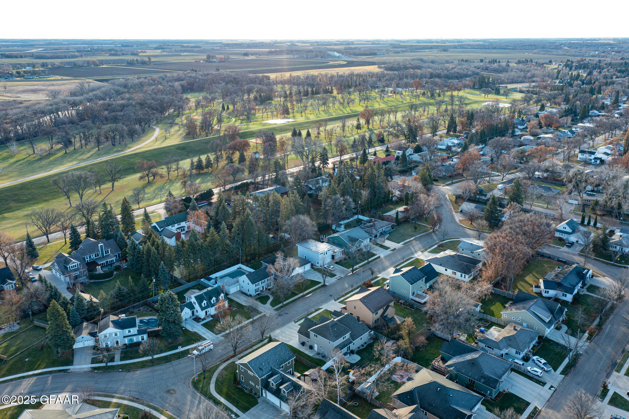 Grand Forks, North Dakota 58201, United States, 5 Bedrooms Bedrooms, ,3 BathroomsBathrooms,Residential,Pending,101233