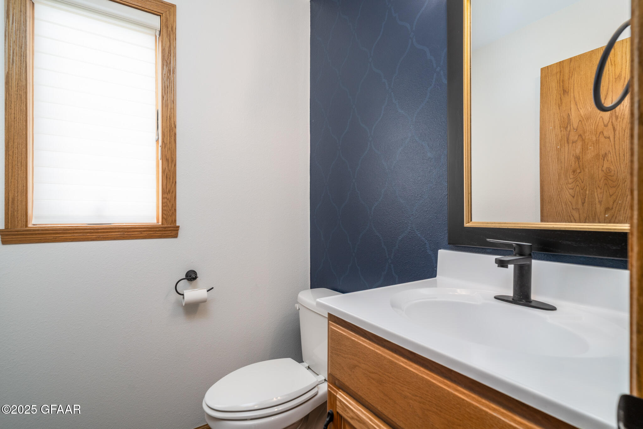 Grand Forks, North Dakota 58201, United States, 5 Bedrooms Bedrooms, ,3 BathroomsBathrooms,Residential,Pending,101233