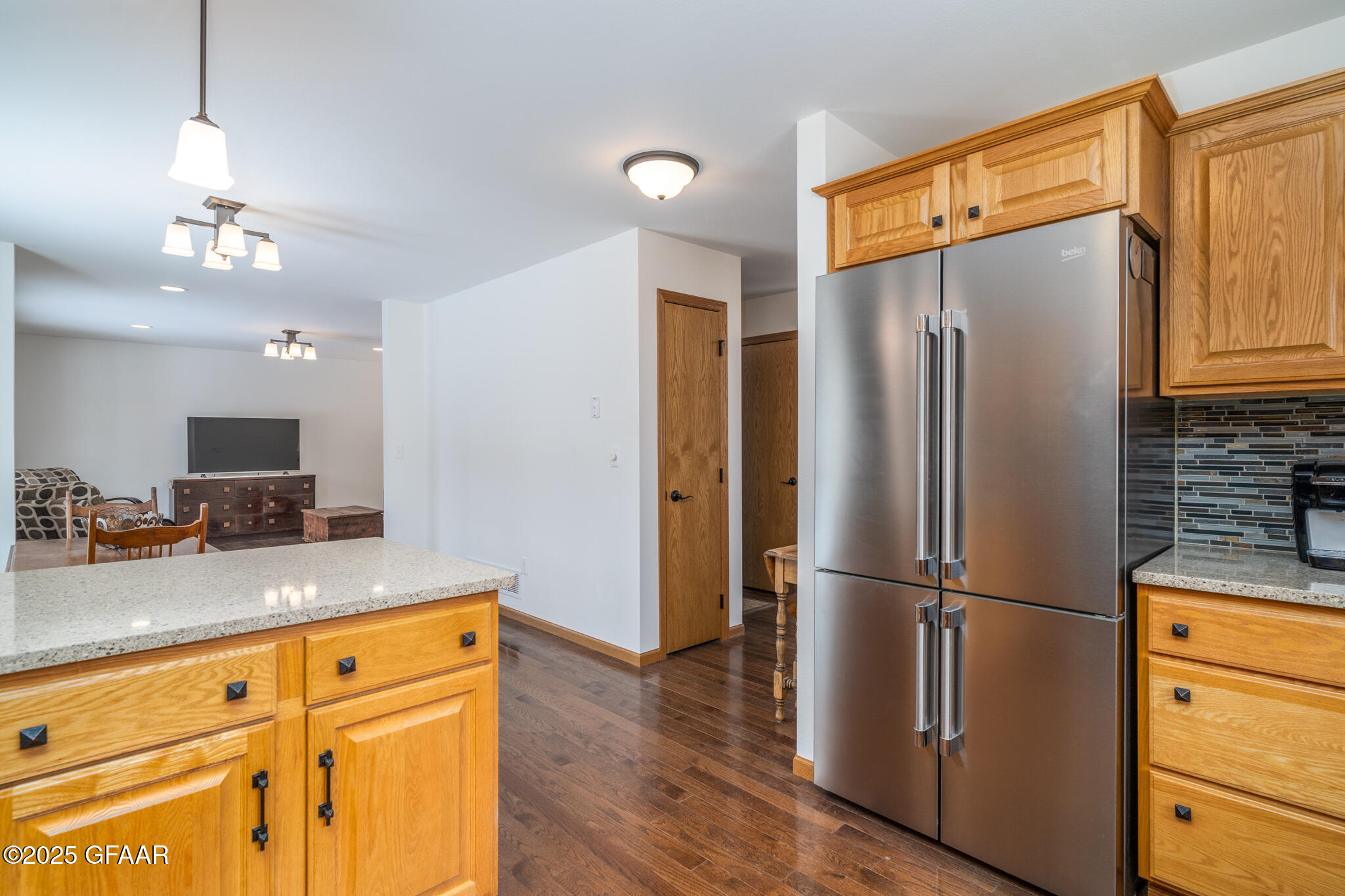 Grand Forks, North Dakota 58201, United States, 5 Bedrooms Bedrooms, ,3 BathroomsBathrooms,Residential,Pending,101233