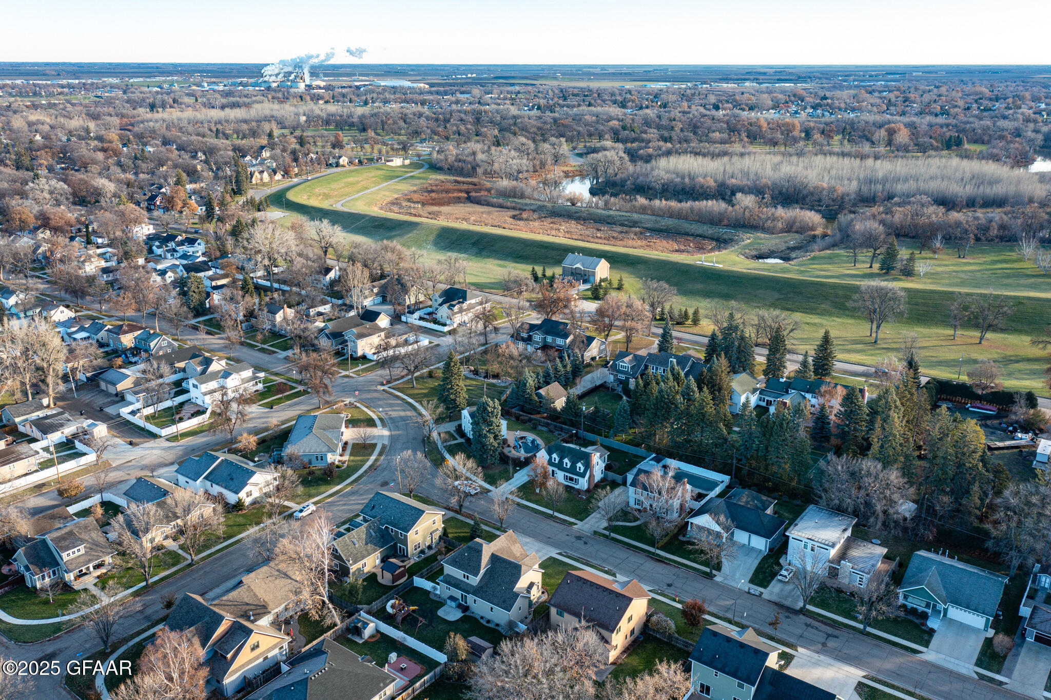Grand Forks, North Dakota 58201, United States, 5 Bedrooms Bedrooms, ,3 BathroomsBathrooms,Residential,Pending,101233