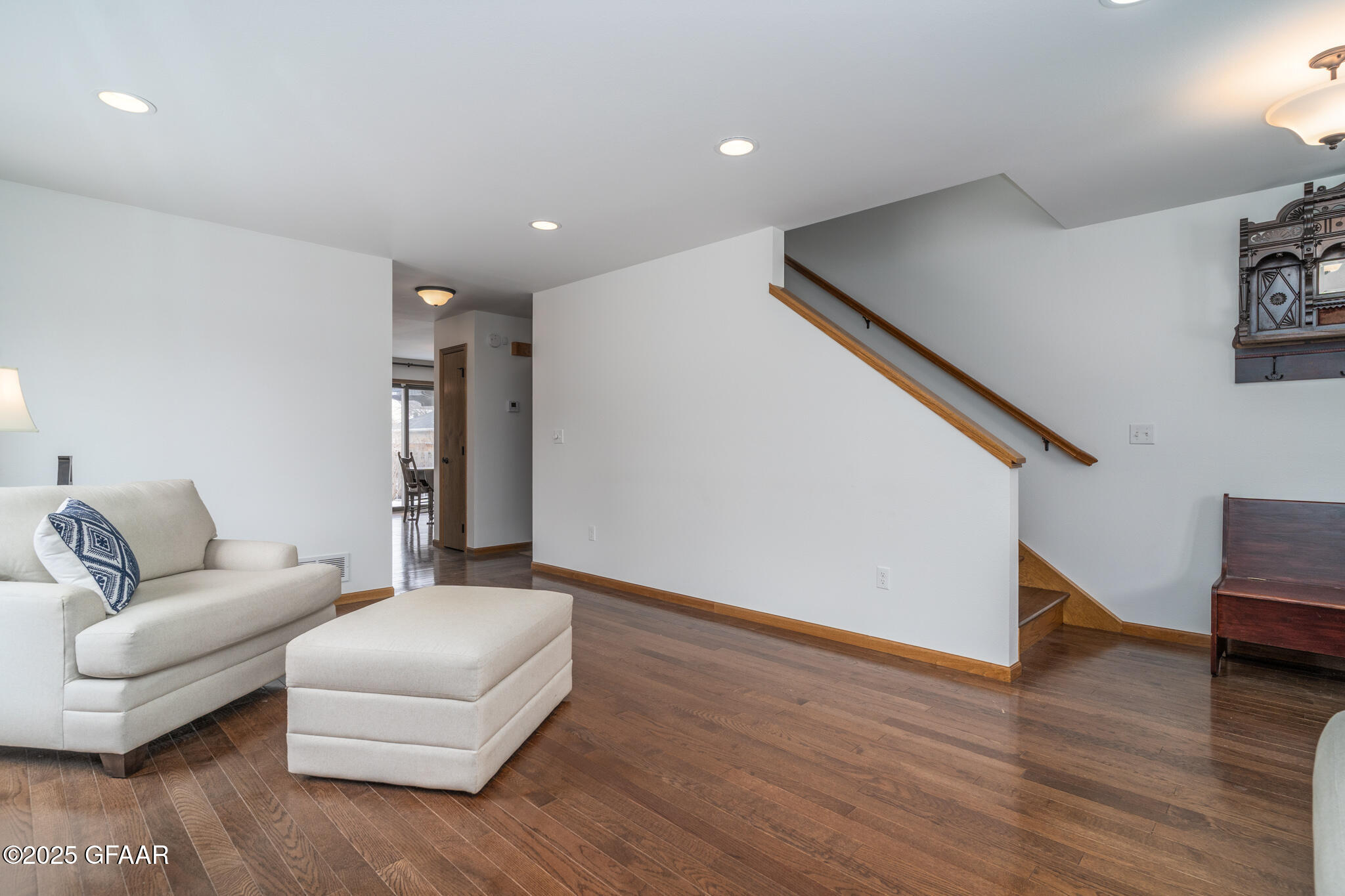 Grand Forks, North Dakota 58201, United States, 5 Bedrooms Bedrooms, ,3 BathroomsBathrooms,Residential,Pending,101233