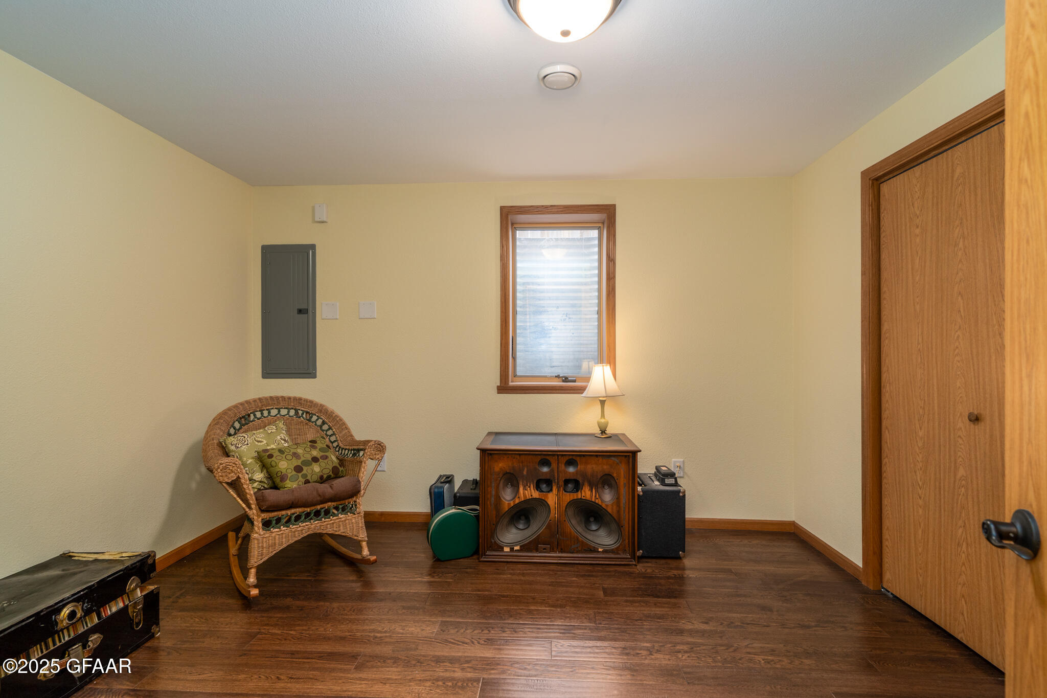 Grand Forks, North Dakota 58201, United States, 5 Bedrooms Bedrooms, ,3 BathroomsBathrooms,Residential,Pending,101233