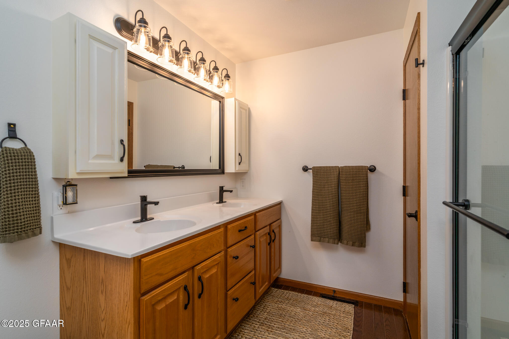 Grand Forks, North Dakota 58201, United States, 5 Bedrooms Bedrooms, ,3 BathroomsBathrooms,Residential,Pending,101233