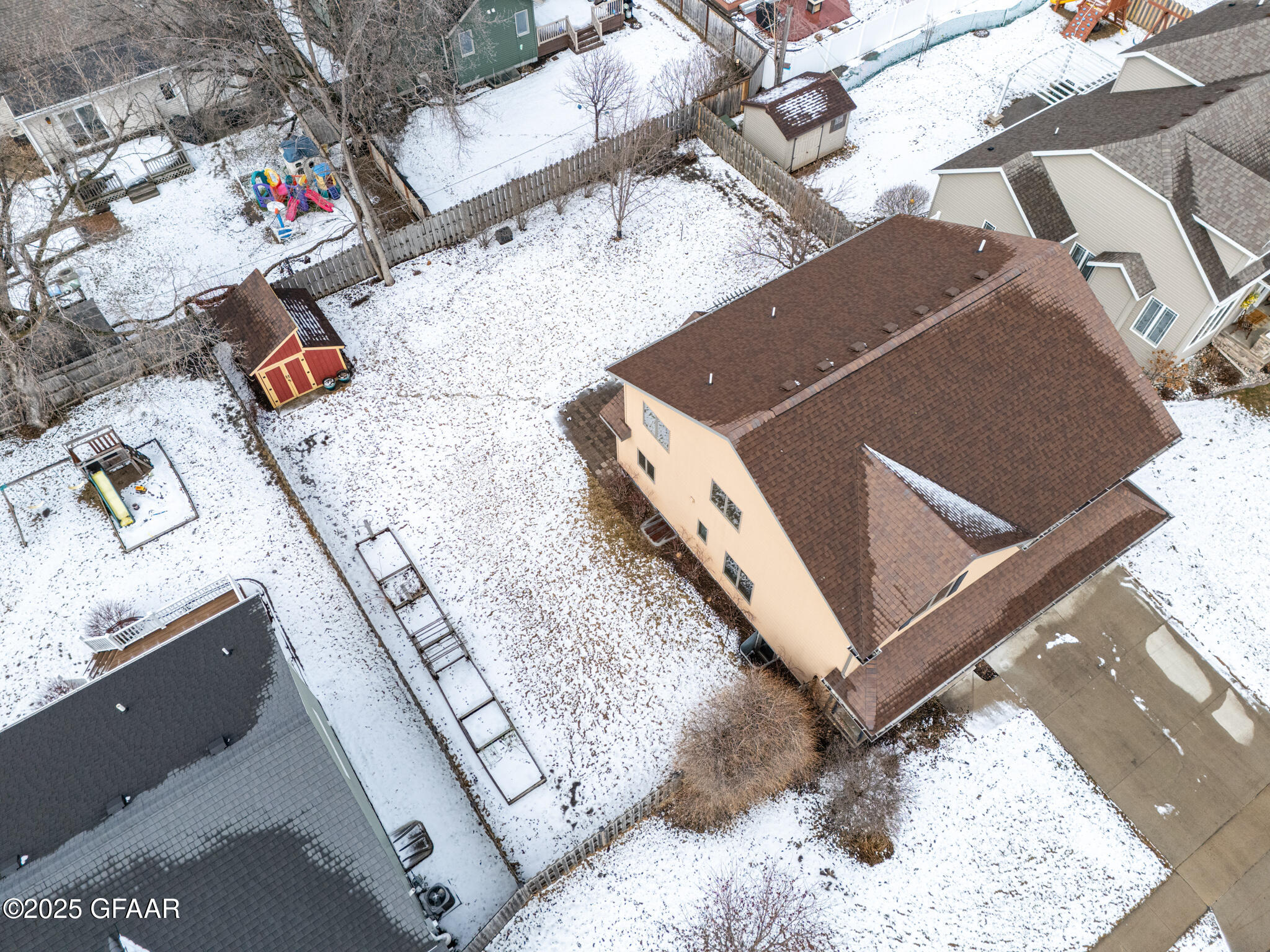 Grand Forks, North Dakota 58201, United States, 5 Bedrooms Bedrooms, ,3 BathroomsBathrooms,Residential,Pending,101233