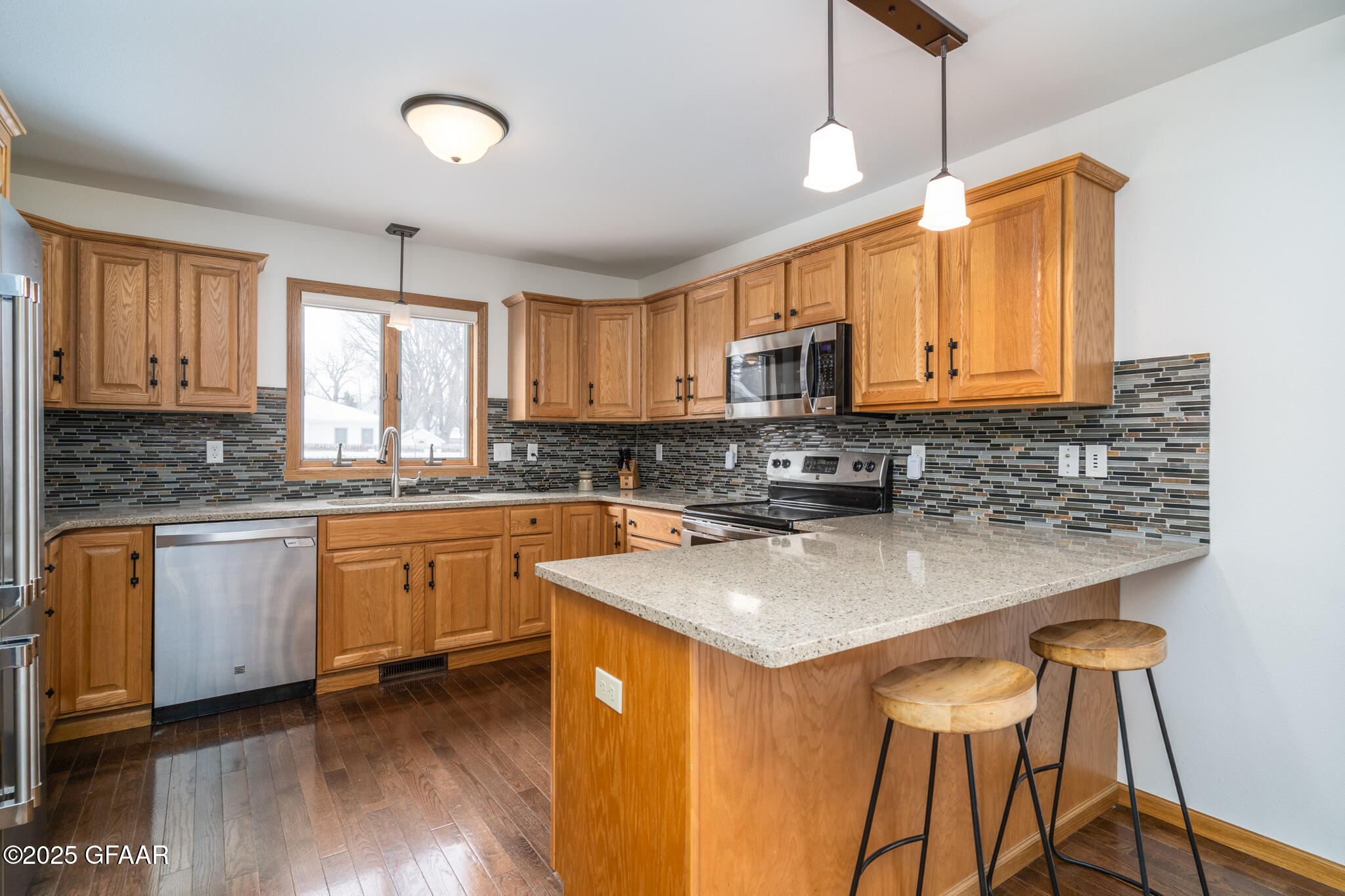 Grand Forks, North Dakota 58201, United States, 5 Bedrooms Bedrooms, ,3 BathroomsBathrooms,Residential,Pending,101233