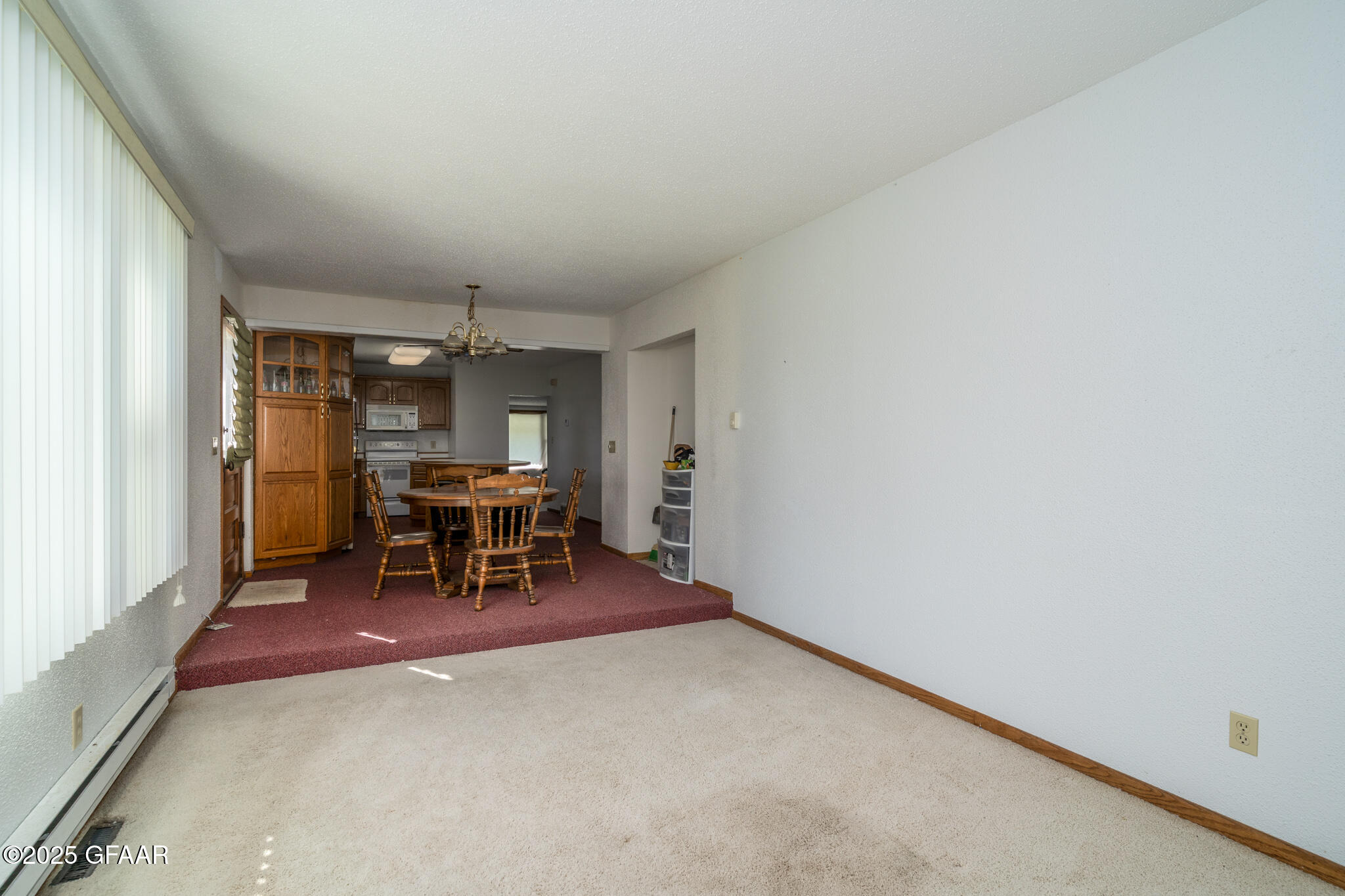 Hatton, North Dakota 58240, United States, 2 Bedrooms Bedrooms, ,1 BathroomBathrooms,Residential,Pending,202451