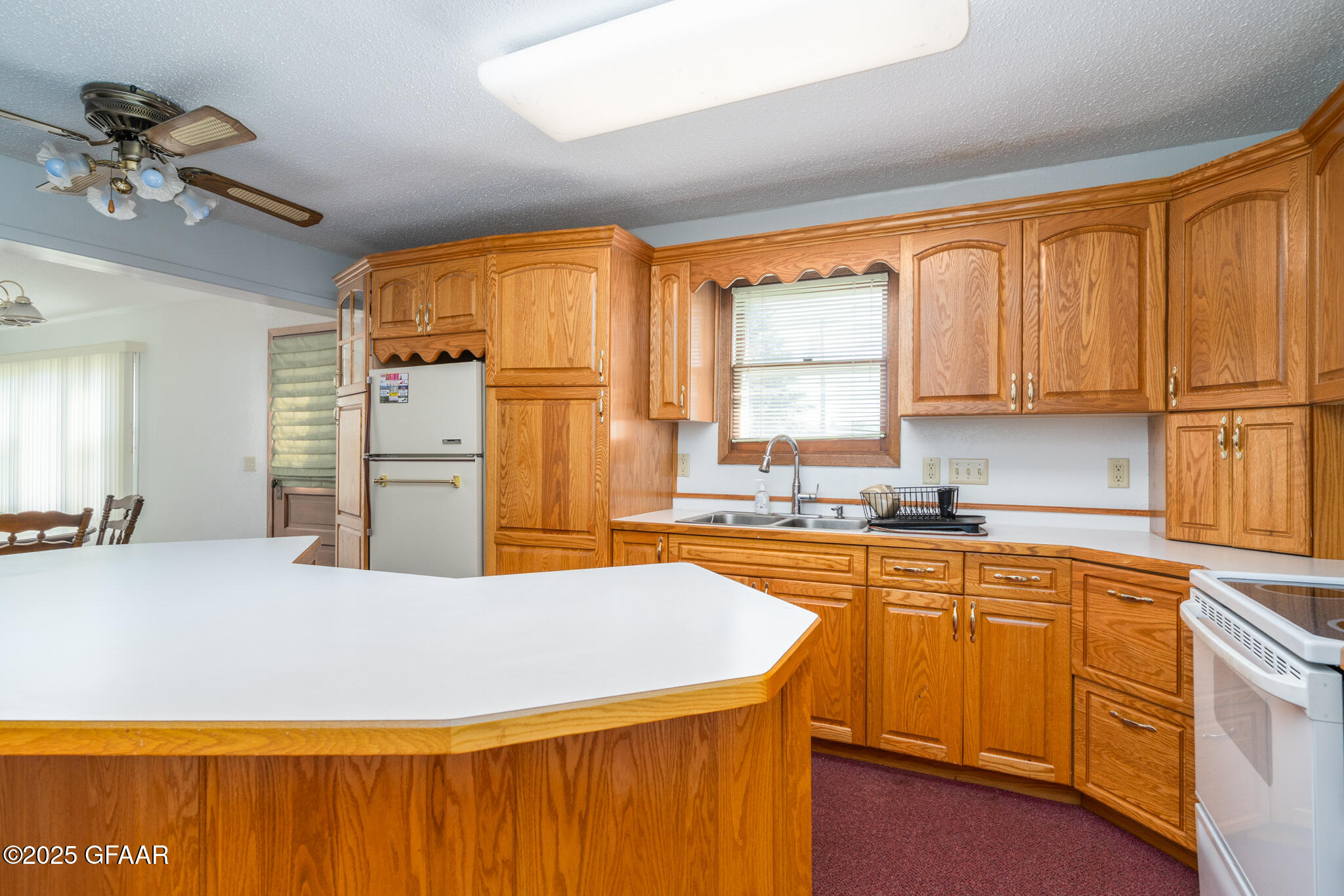 Hatton, North Dakota 58240, United States, 2 Bedrooms Bedrooms, ,1 BathroomBathrooms,Residential,Pending,202451