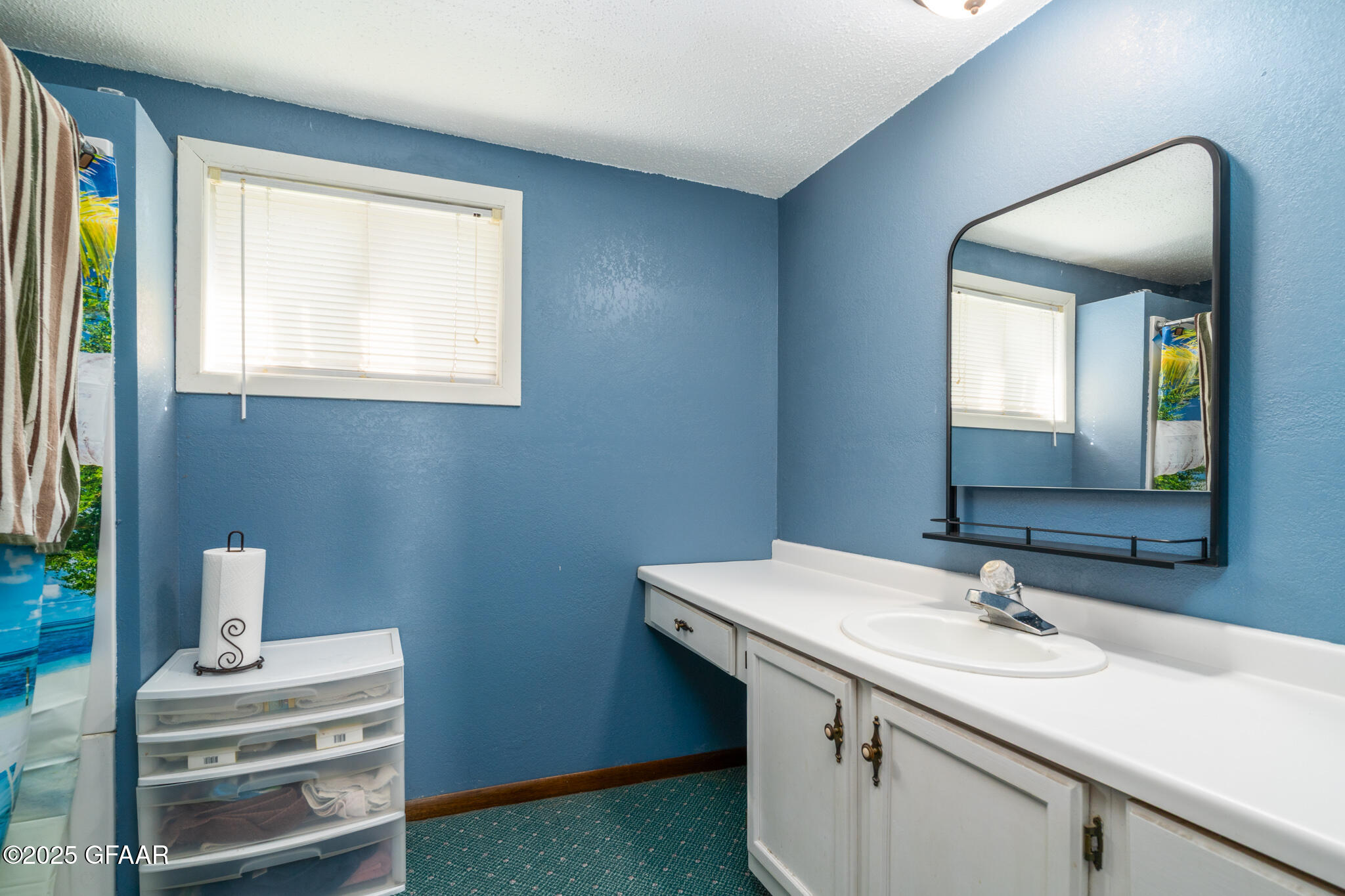 Hatton, North Dakota 58240, United States, 2 Bedrooms Bedrooms, ,1 BathroomBathrooms,Residential,Pending,202451