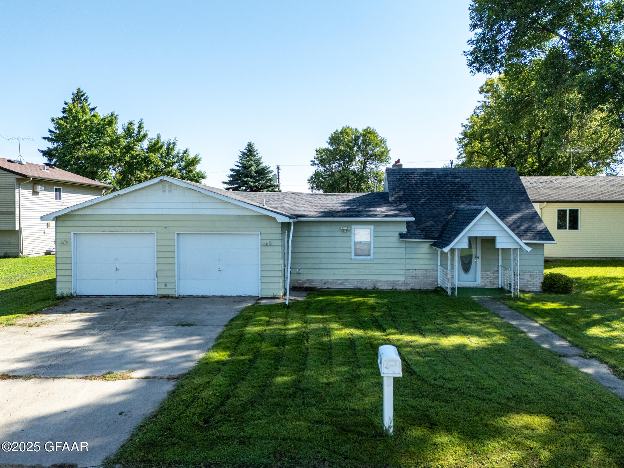 Hatton, North Dakota 58240, United States, 2 Bedrooms Bedrooms, ,1 BathroomBathrooms,Residential,Pending,202451